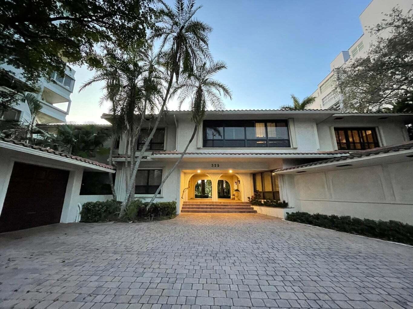 Foto de propiedad en 325 Sunset Drive A, Fort Lauderdale, FL 33301 Fort Lauderdale con MLS# 