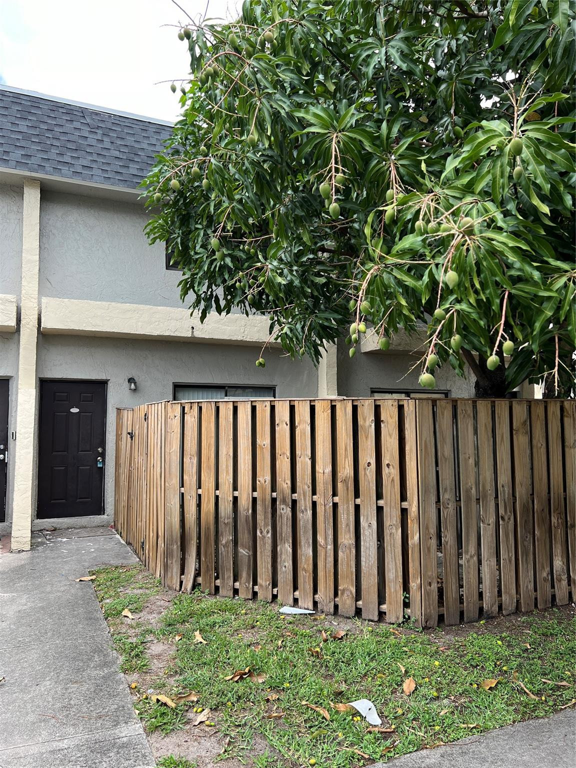 Foto de propiedad en 2442 NW 52nd Avenue 2442, Lauderhill, FL 33313 Lauderhill con MLS# 