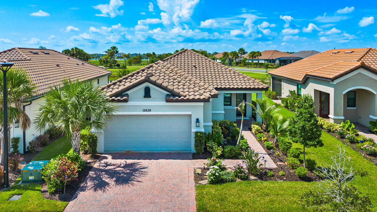 Foto de propiedad en 12828 SW Ambra Street, Port St. Lucie, FL 34987 Port St. Lucie con MLS# 