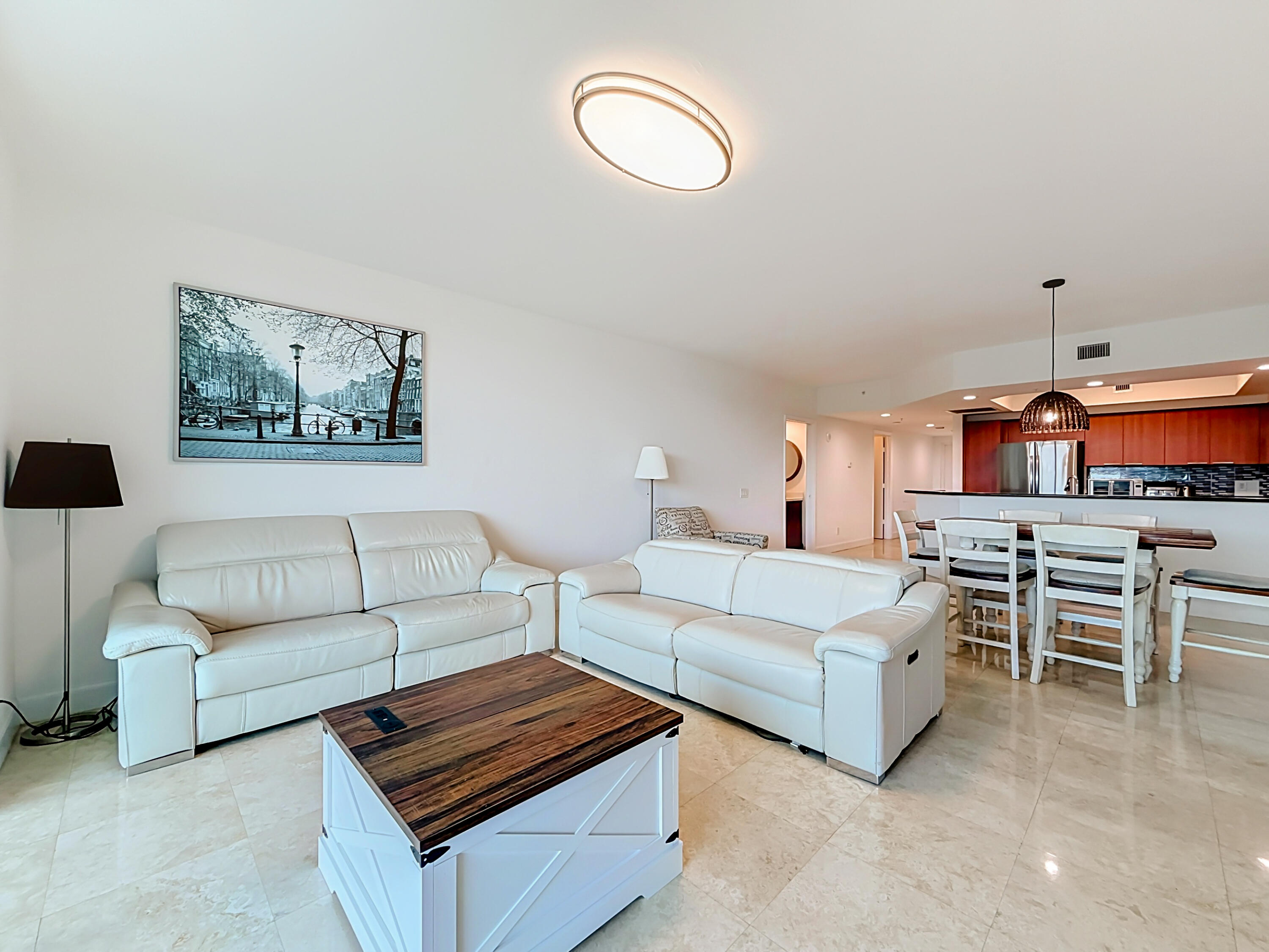 Foto de propiedad en 14951 Royal Oaks Lane 505, North Miami, FL 33181 North Miami con MLS# 