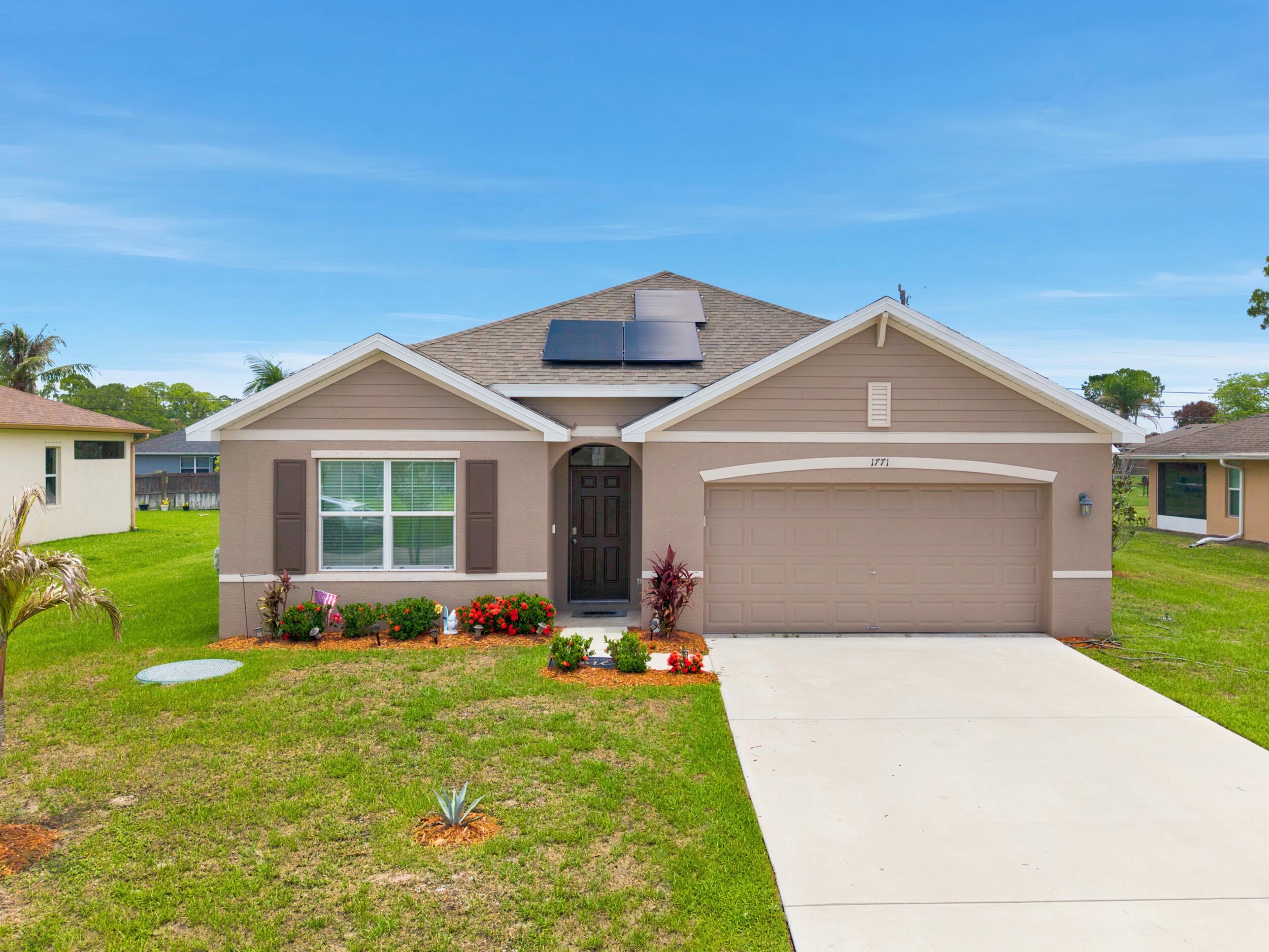 Foto de propiedad en 1771 SW Lofgren Avenue, Port St. Lucie, FL 34953 Port St. Lucie con MLS# 
