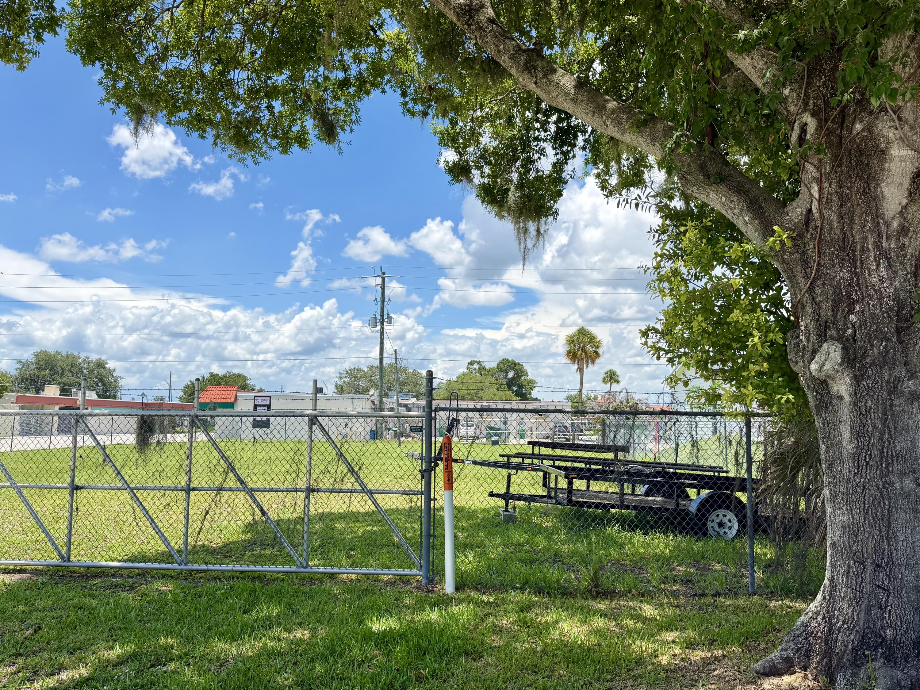 Foto de propiedad en 203 SW 3rd Avenue, Okeechobee, FL 34974 Okeechobee con MLS# 