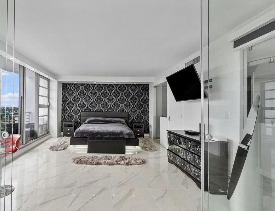 Foto de propiedad en 1720 Harrison Street 15a, Hollywood, FL 33020 Hollywood con MLS# 