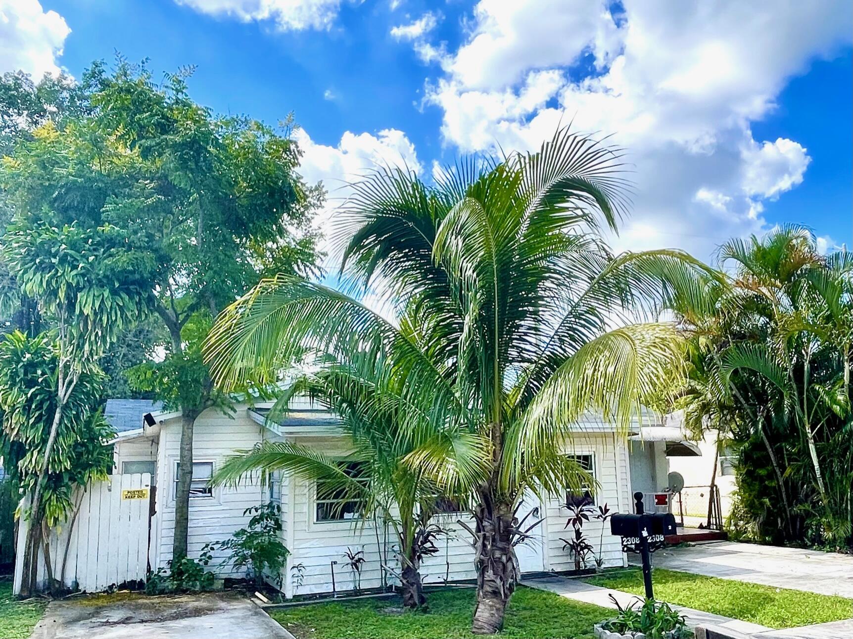 Foto de propiedad en 2308 Cleveland Street #e, Hollywood, FL 33020 Hollywood con MLS# 