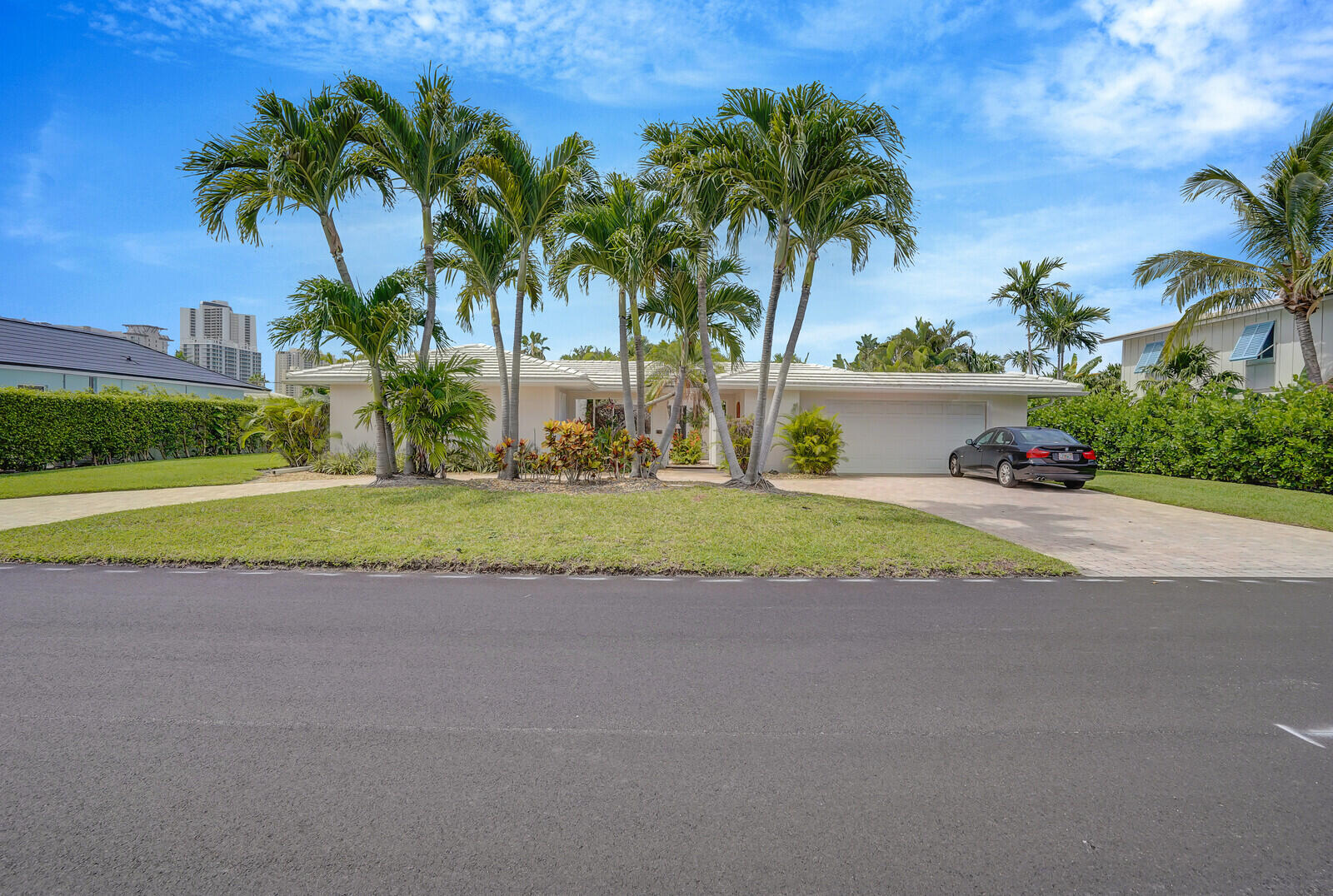 Foto de propiedad en 1211 Bimini Lane, Riviera Beach, FL 33404 Riviera Beach con MLS# 