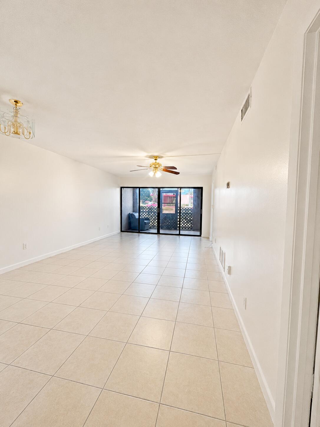 En Venta 2050 Oleander Boulevard 1-105, Fort Pierce, FL 34950, Fort Pierce, FL 34950