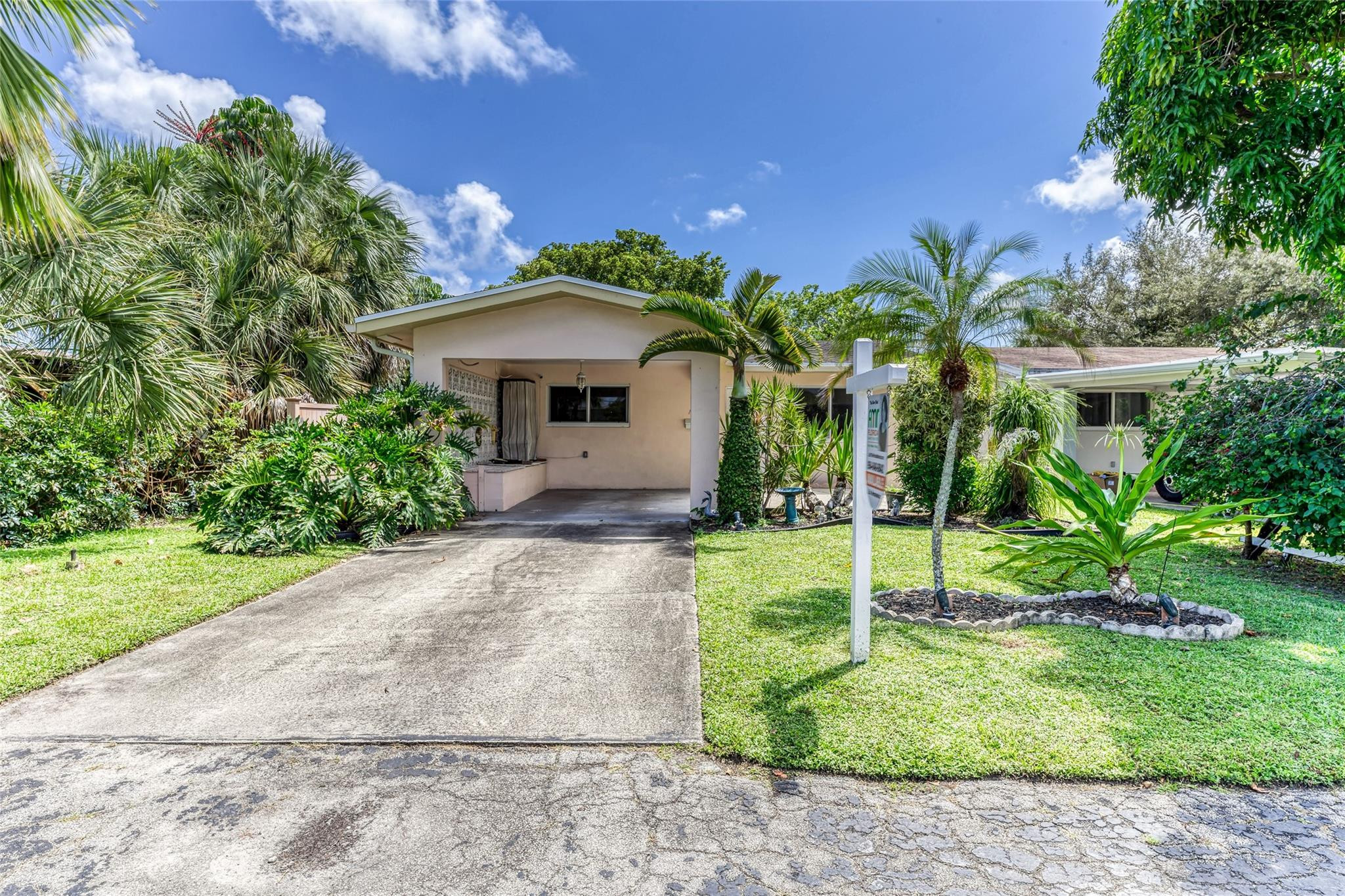 Foto de propiedad en 1676 NE 40th Street, Oakland Park, FL 33334 Oakland Park con MLS# 