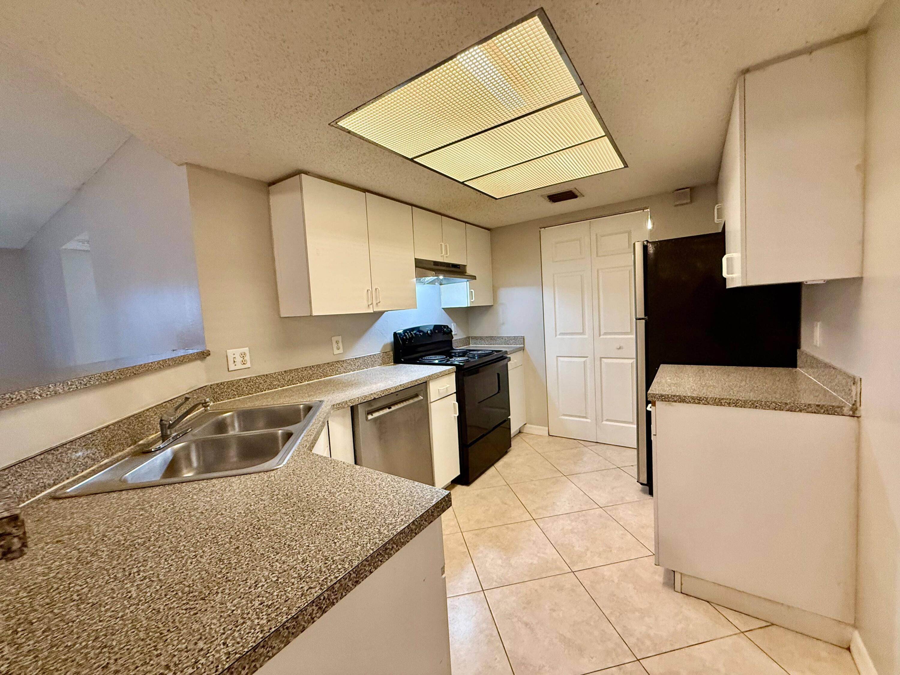 Alquilada 5065 Wiles Road 105, Coconut Creek, FL 33073, Coconut Creek, FL 33073