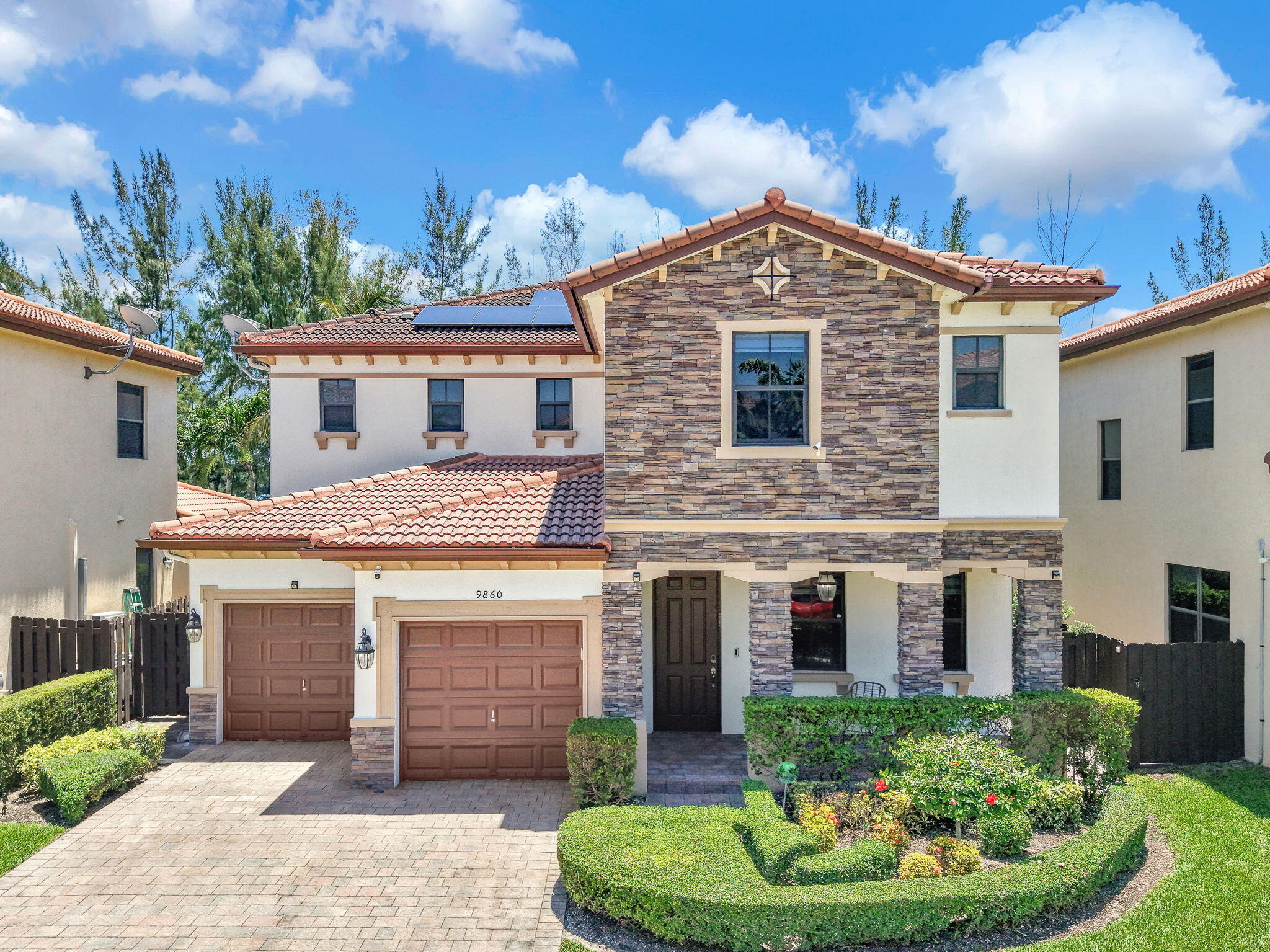 Foto de propiedad en 9860 NW 86th Terrace, Doral, FL 33178 Doral con MLS# 