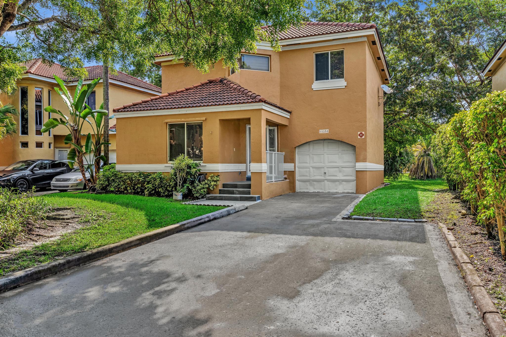 Foto de propiedad en 11251 Lakeview Drive 21-f, Coral Springs, FL 33071 Coral Springs con MLS# 