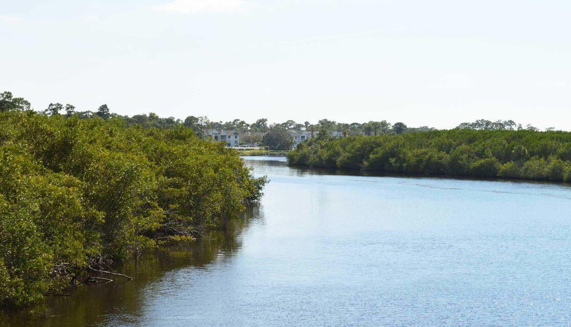 Foto de propiedad en 506 NE Oleander Avenue, Port St. Lucie, FL 34952 Port St. Lucie con MLS# 