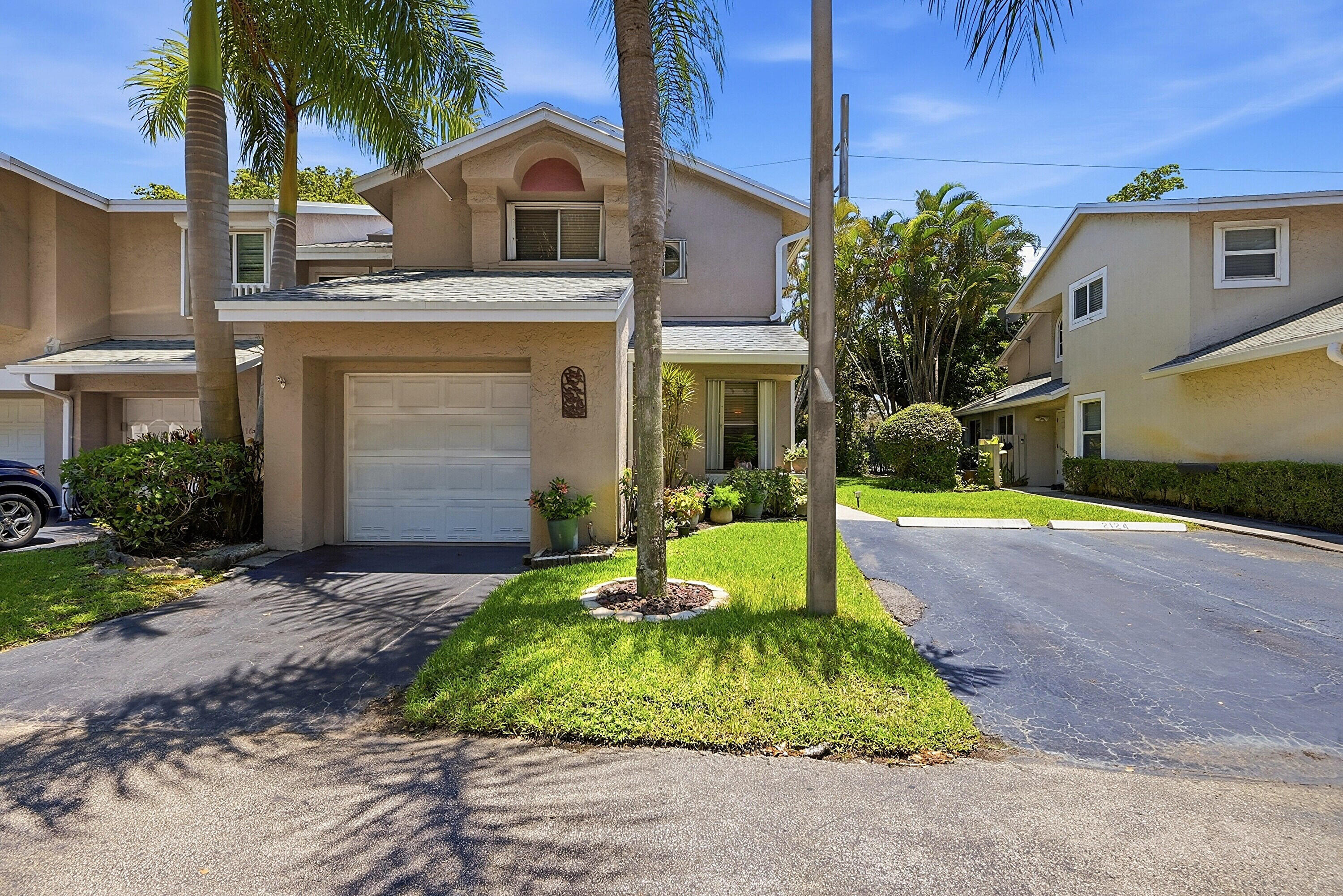 Foto de propiedad en 2118 Discovery Circle W, Deerfield Beach, FL 33442 Deerfield Beach con MLS# 