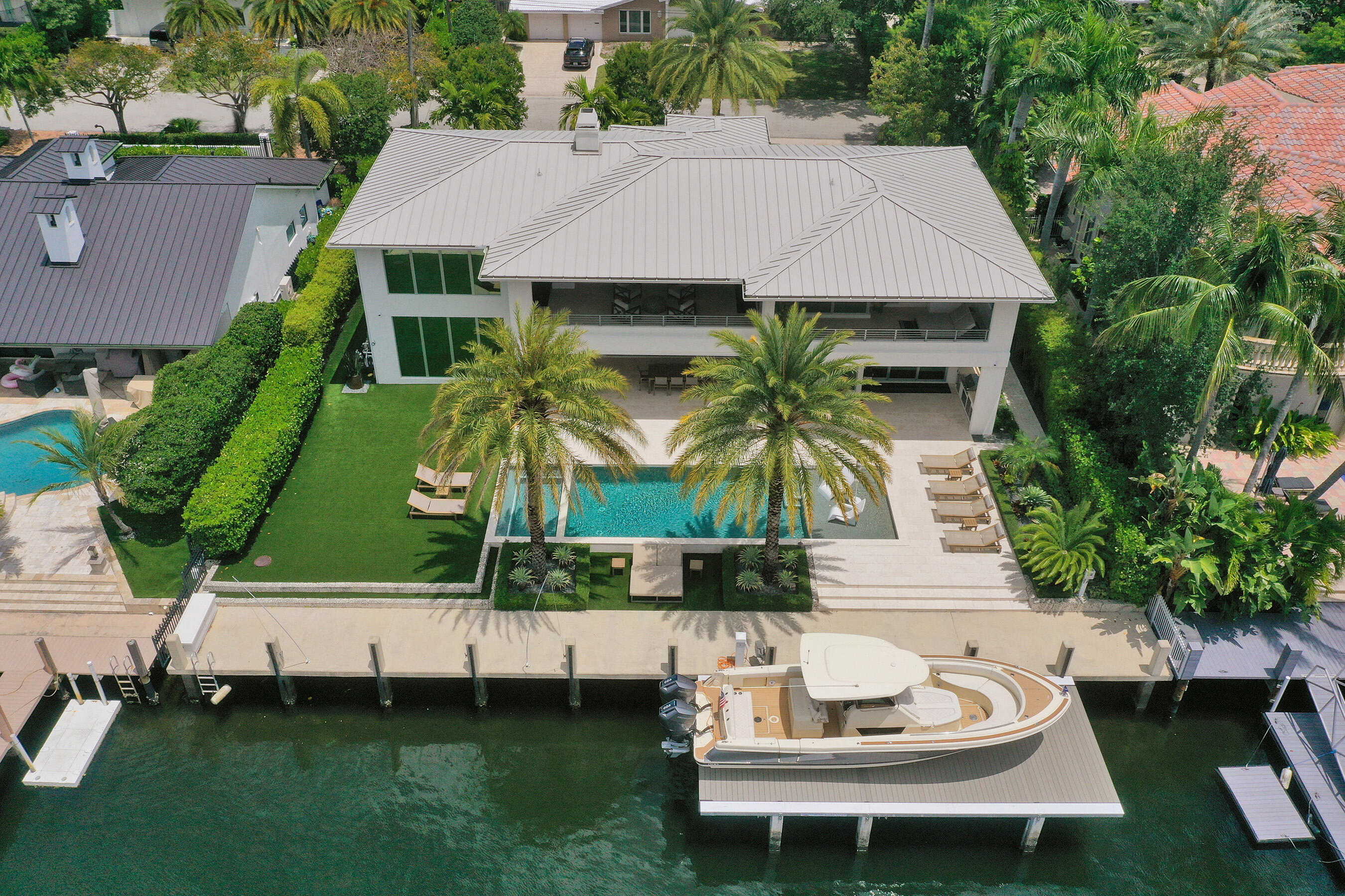 Foto de propiedad en 2718 NE 17th Street, Fort Lauderdale, FL 33305 Fort Lauderdale con MLS# 