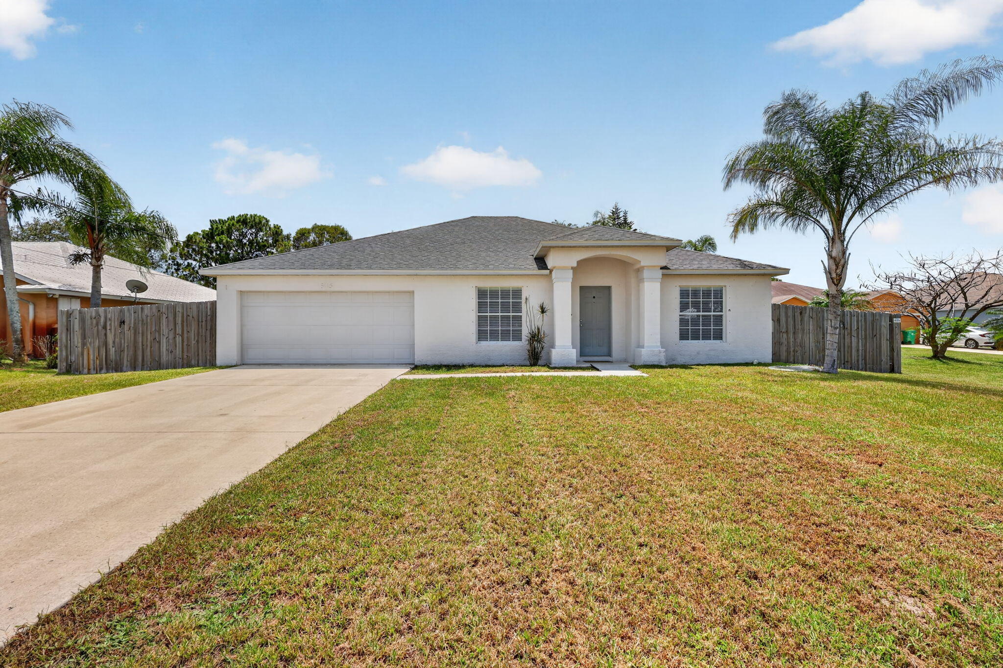 Foto de propiedad en 6115 NW Nolia Court, Port St. Lucie, FL 34983 Port St. Lucie con MLS# 