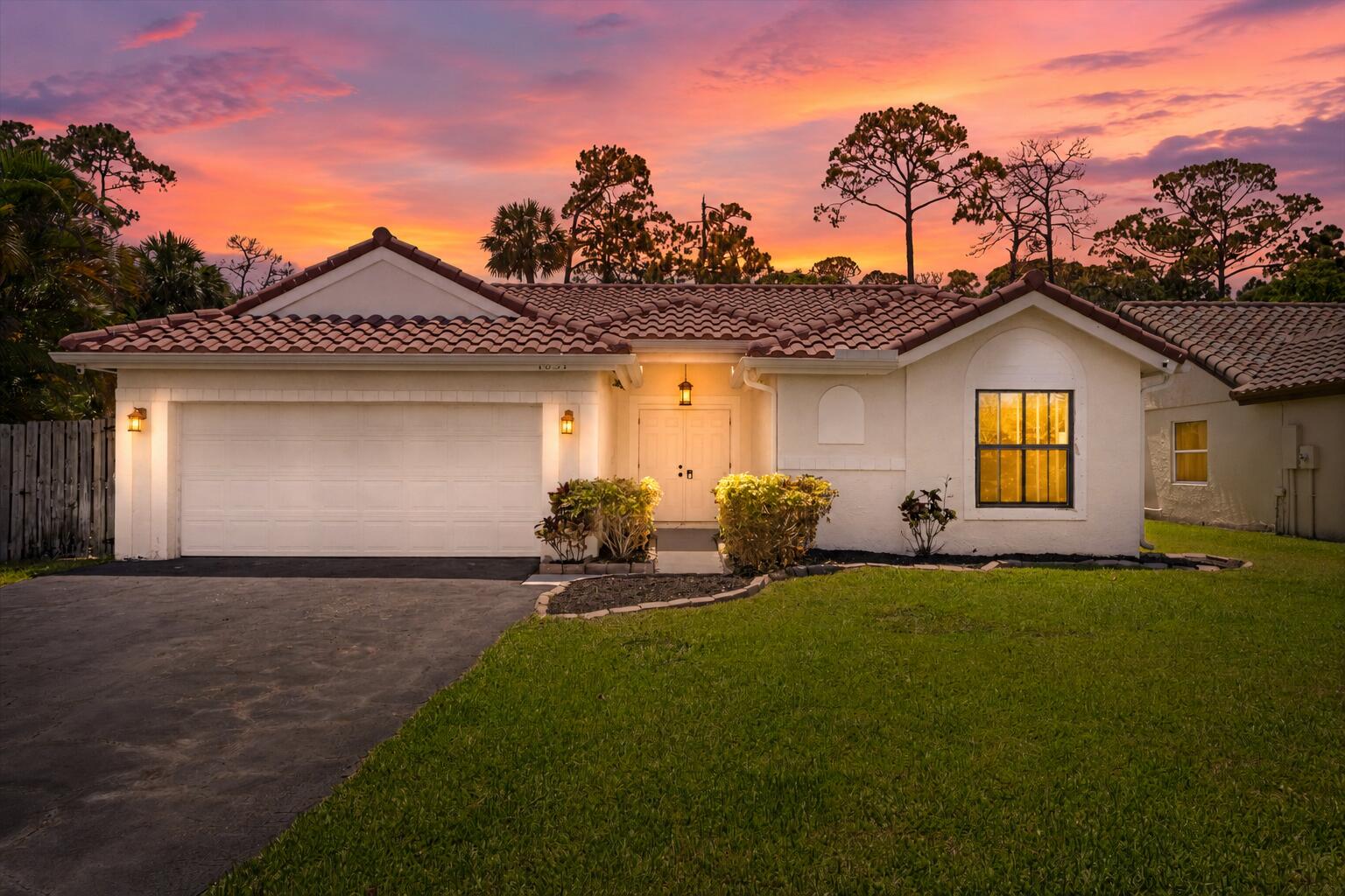 Foto de propiedad en 1051 New Parkview Place, Haverhill, FL 33417 Haverhill con MLS# 