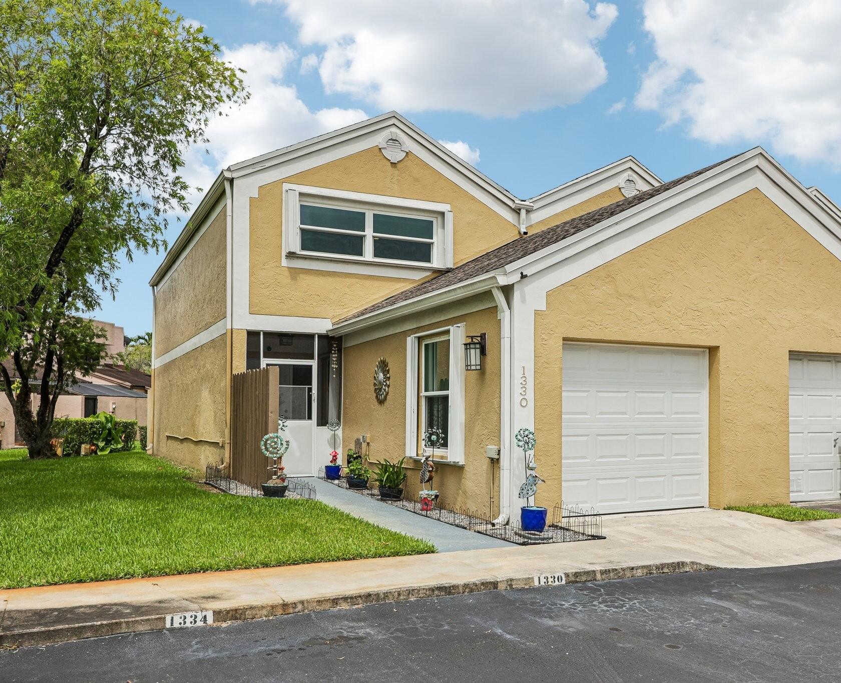 Foto de propiedad en 1330 NW 123rd Avenue, Pembroke Pines, FL 33026 Pembroke Pines con MLS# 