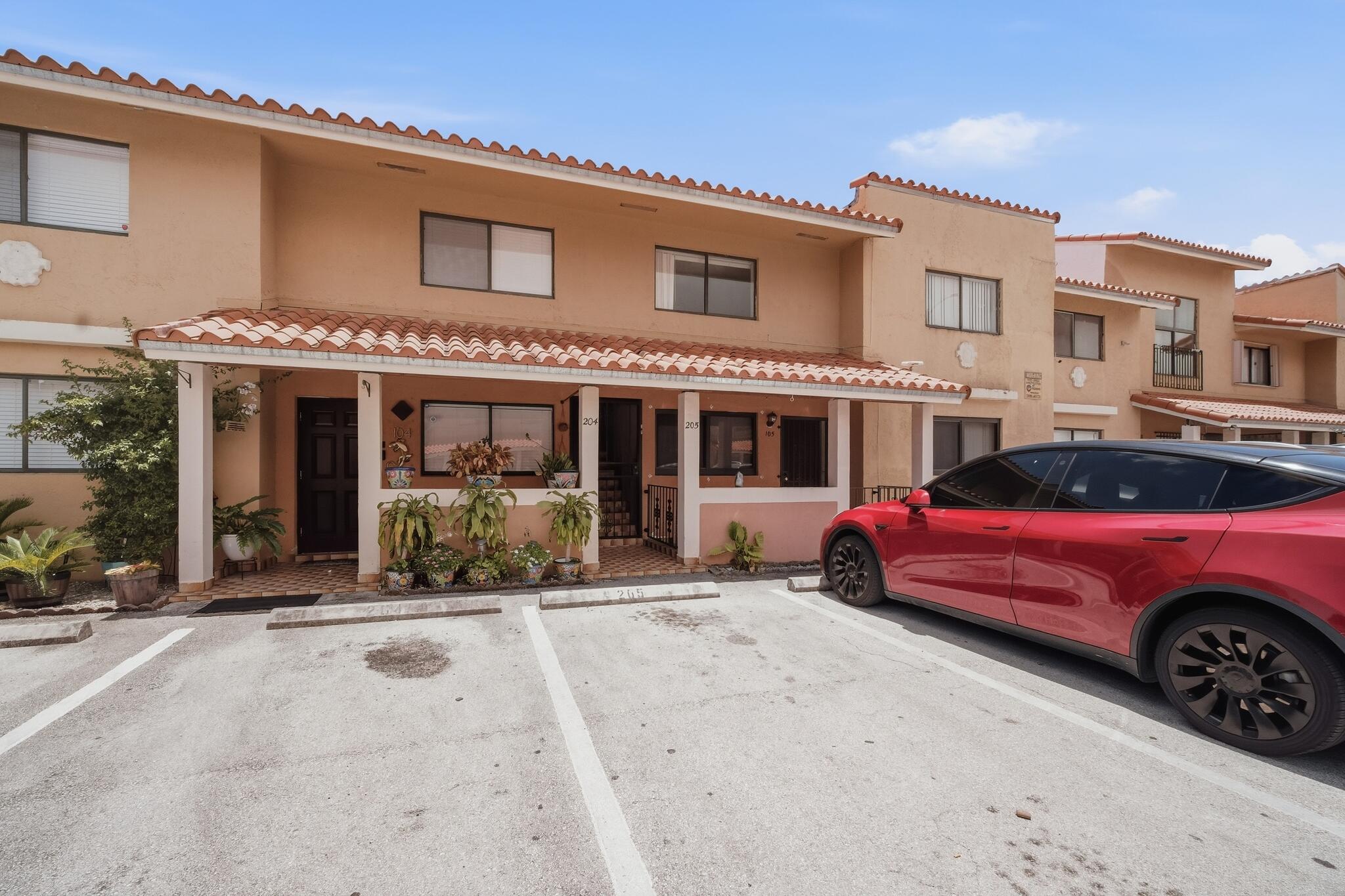 Foto de propiedad en 2710 W 60th Place 205, Hialeah, FL 33016 Hialeah con MLS# 