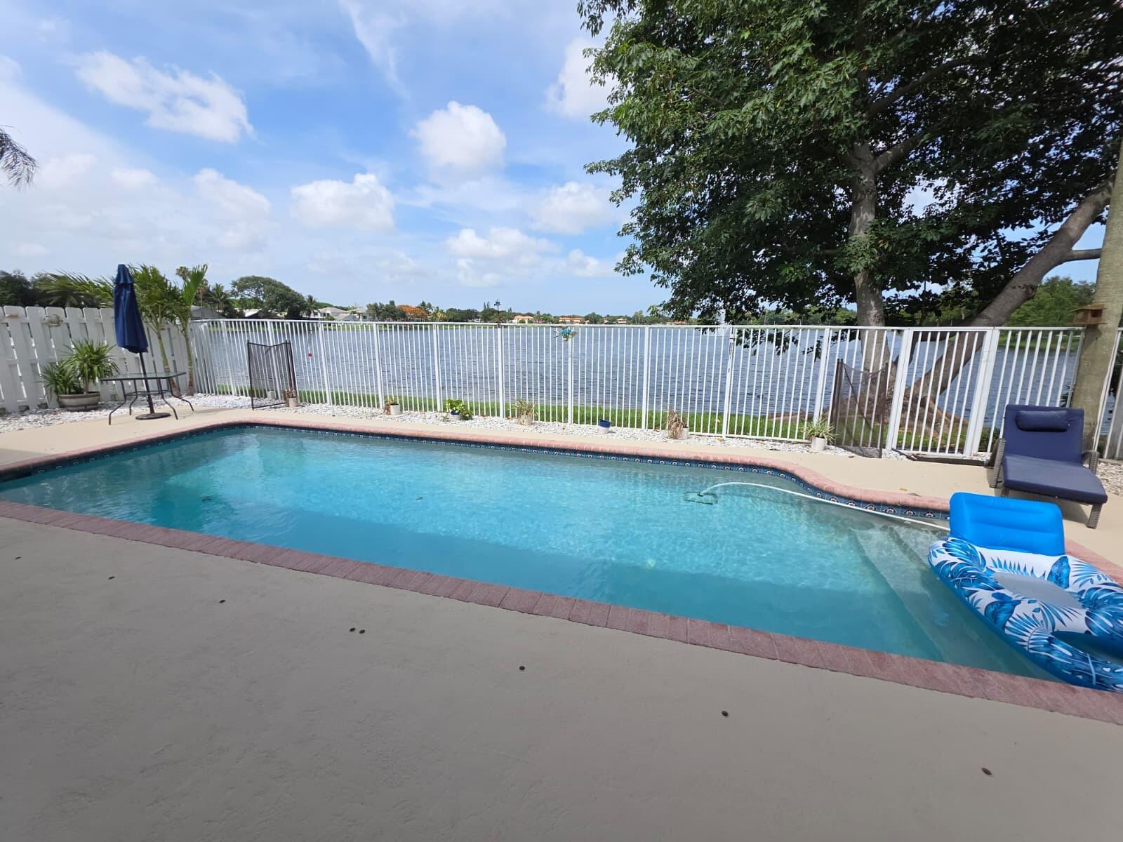 Foto de propiedad en 5220 NW 53rd Avenue, Coconut Creek, FL 33073 Coconut Creek con MLS# 