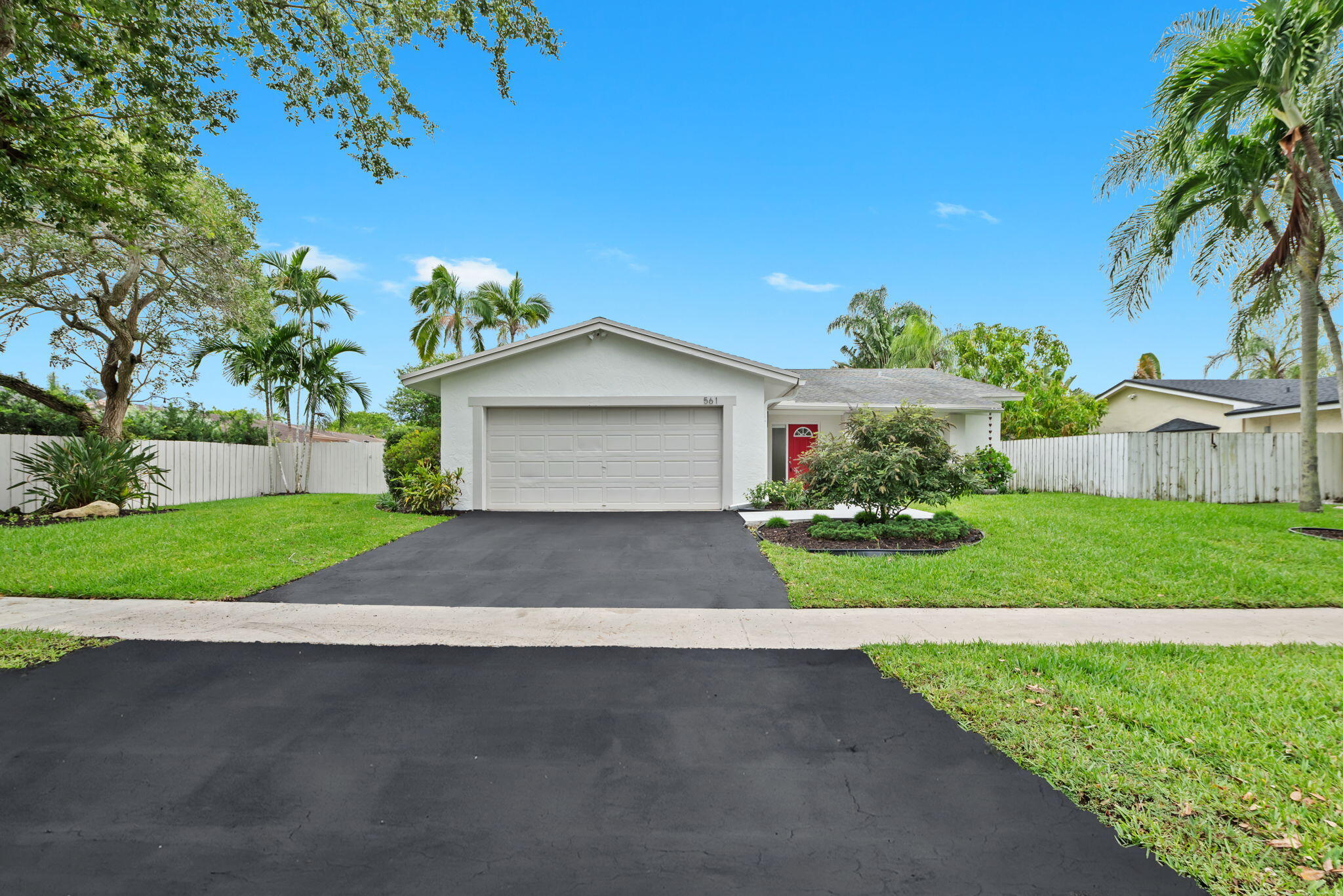 Foto de propiedad en 561 SW 168th Terrace, Weston, FL 33326 Weston con MLS# 