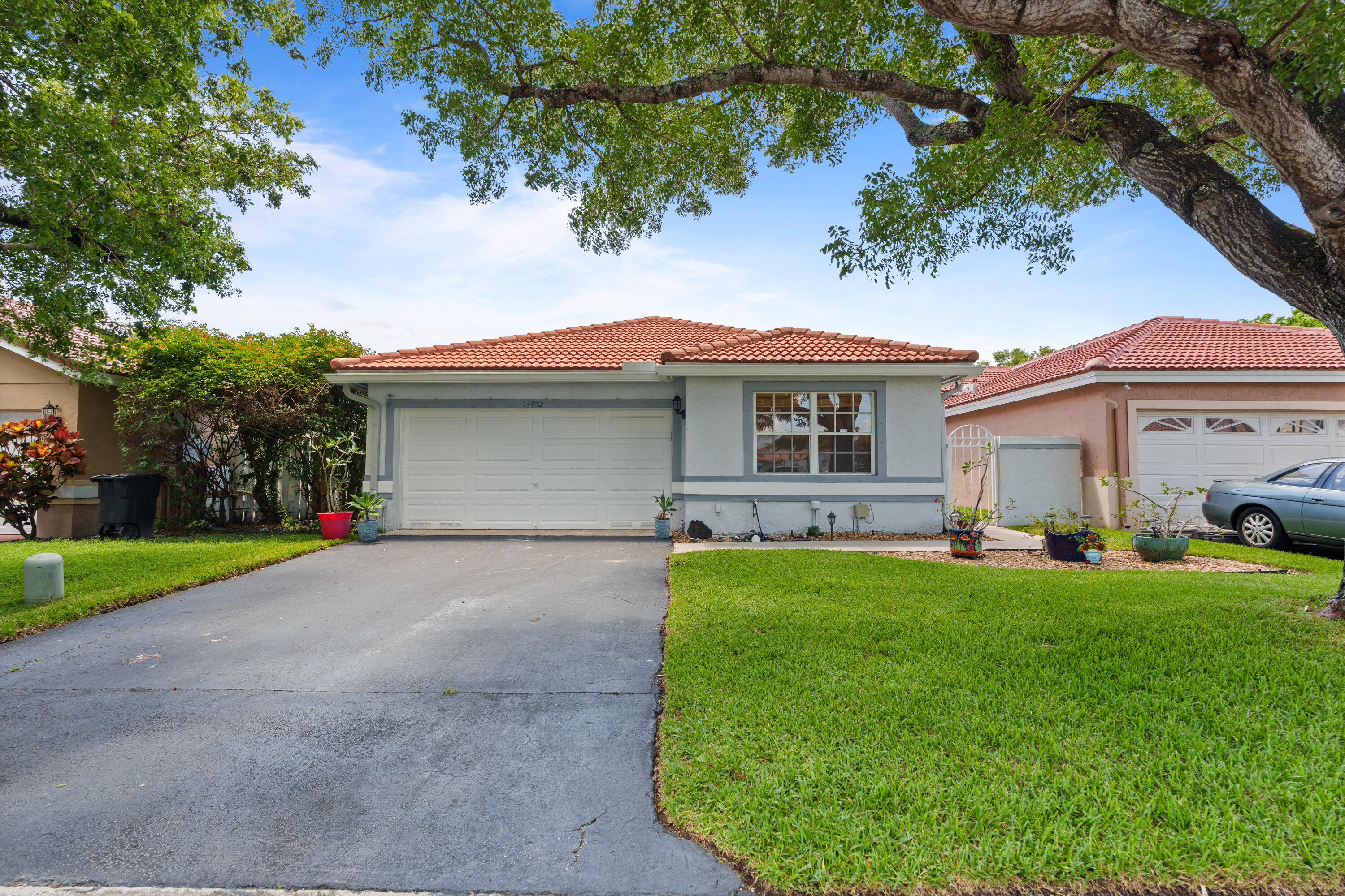 Foto de propiedad en 13452 NW 5th Court, Plantation, FL 33325 Plantation con MLS# 