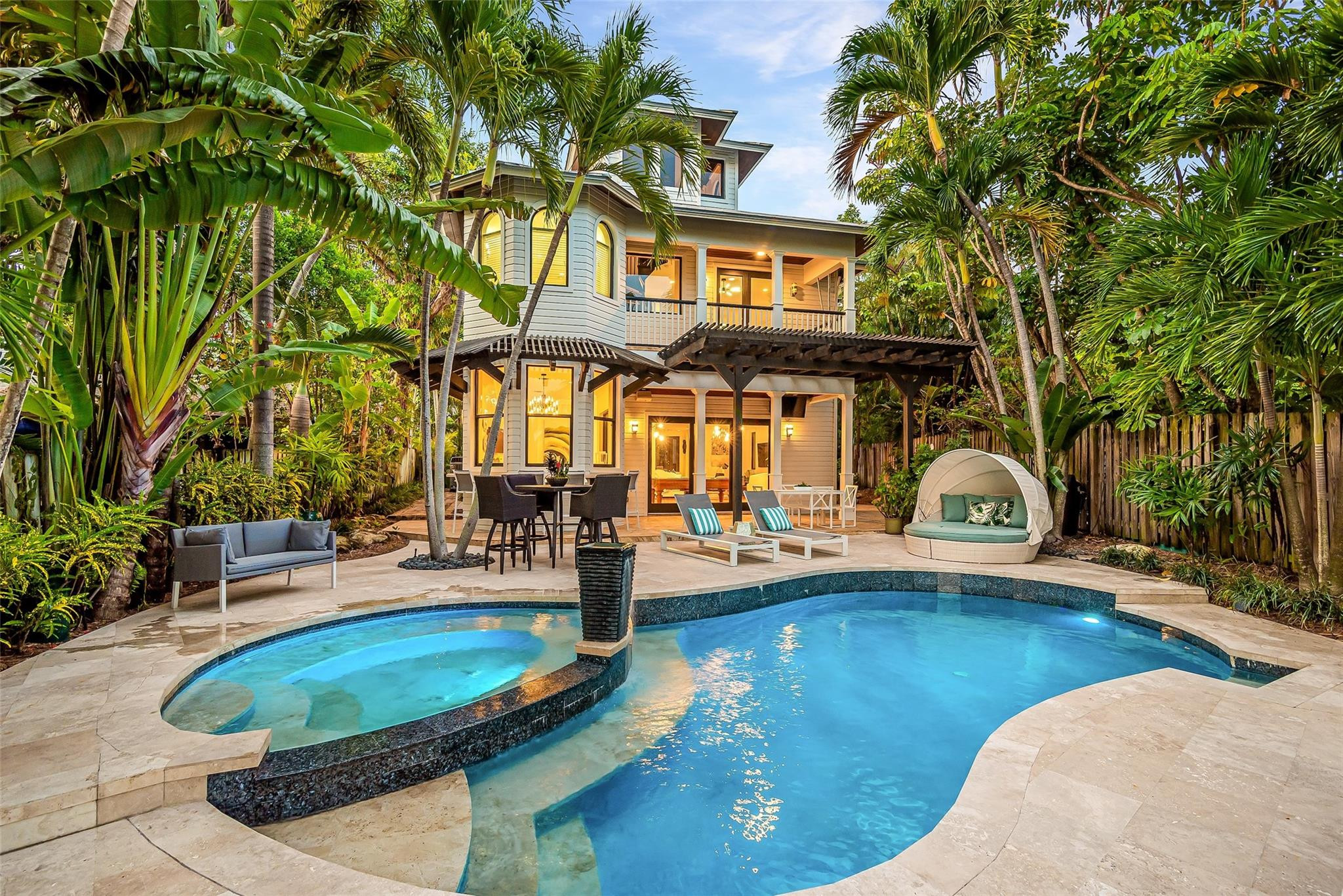 Foto de propiedad en 2415 Middle River Drive, Fort Lauderdale, FL 33305 Fort Lauderdale con MLS# 