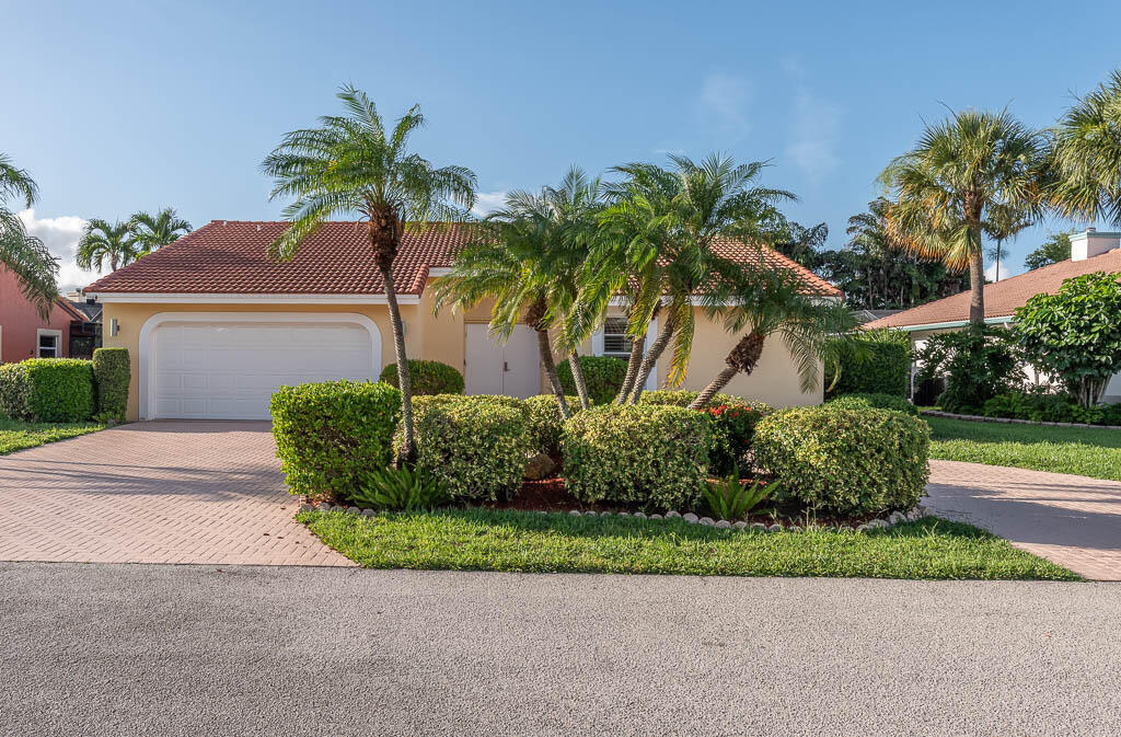Foto de propiedad en 251 NW 69th Street, Boca Raton, FL 33487 Boca Raton con MLS# 