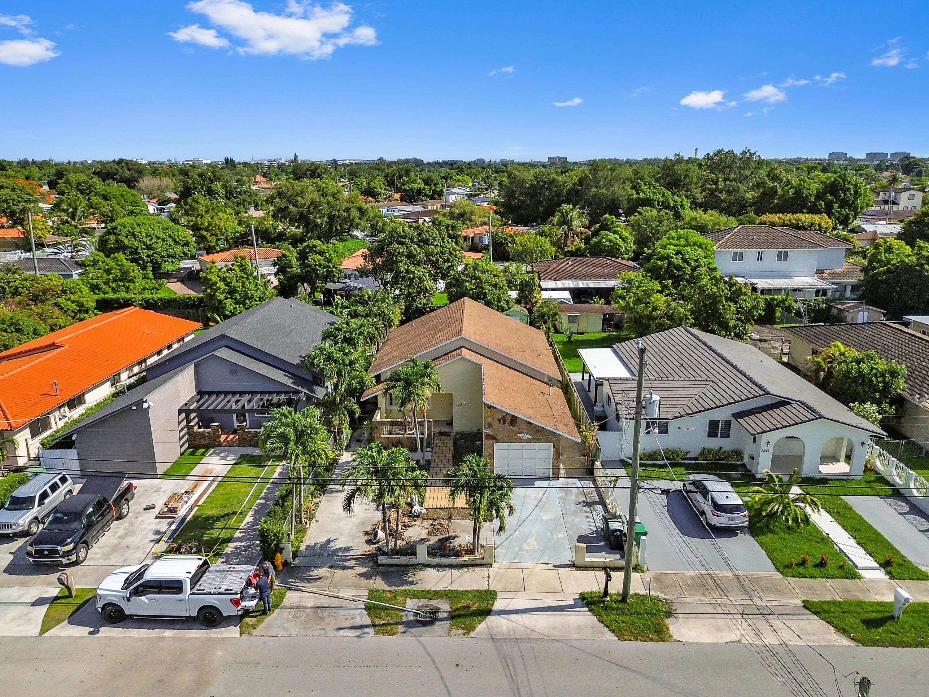 Foto de propiedad en 7337 SW 21st Street, Miami, FL 33155 Miami con MLS# 