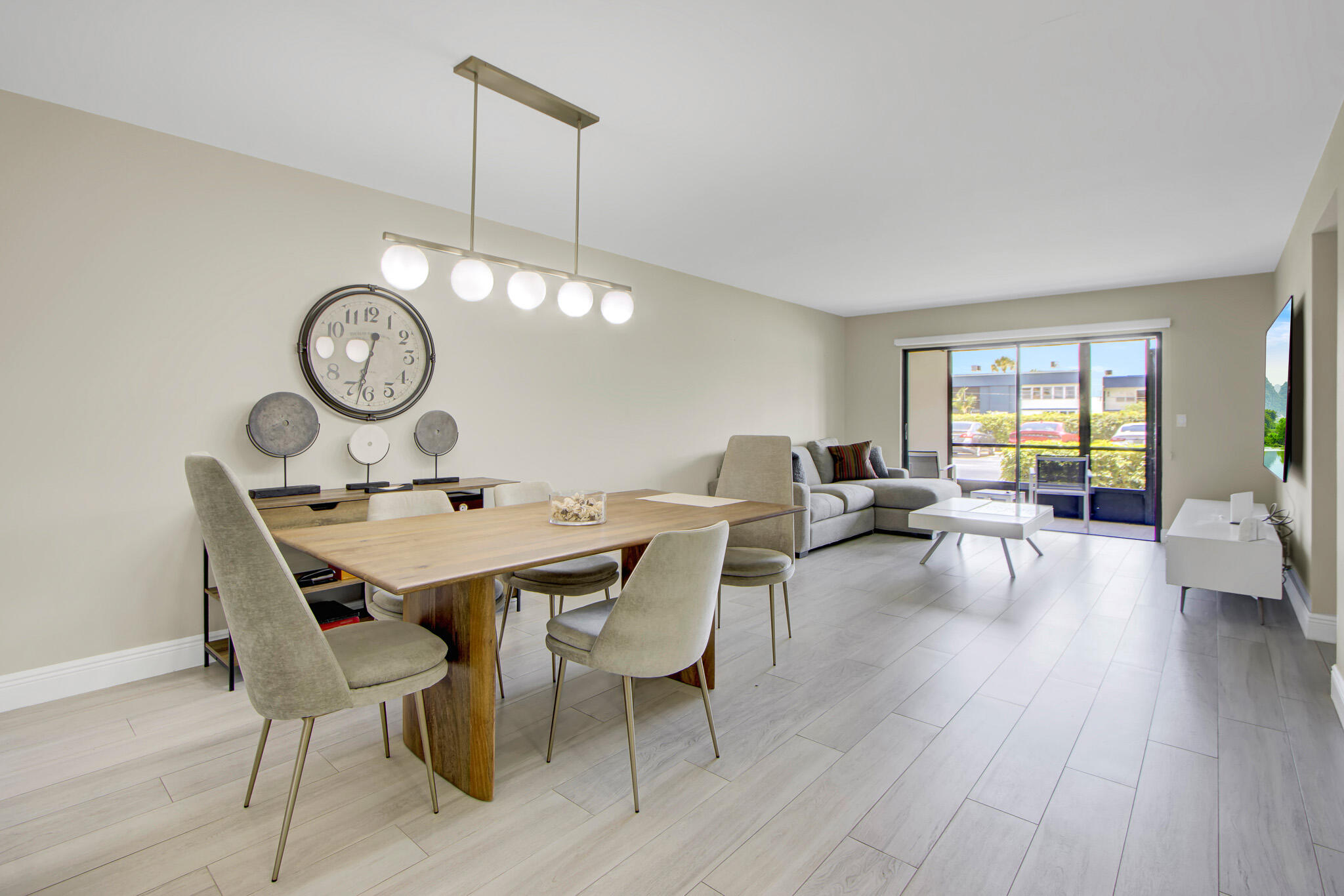 Foto de propiedad en 15451 Pembridge Drive 206, Delray Beach, FL 33484 Delray Beach con MLS# 