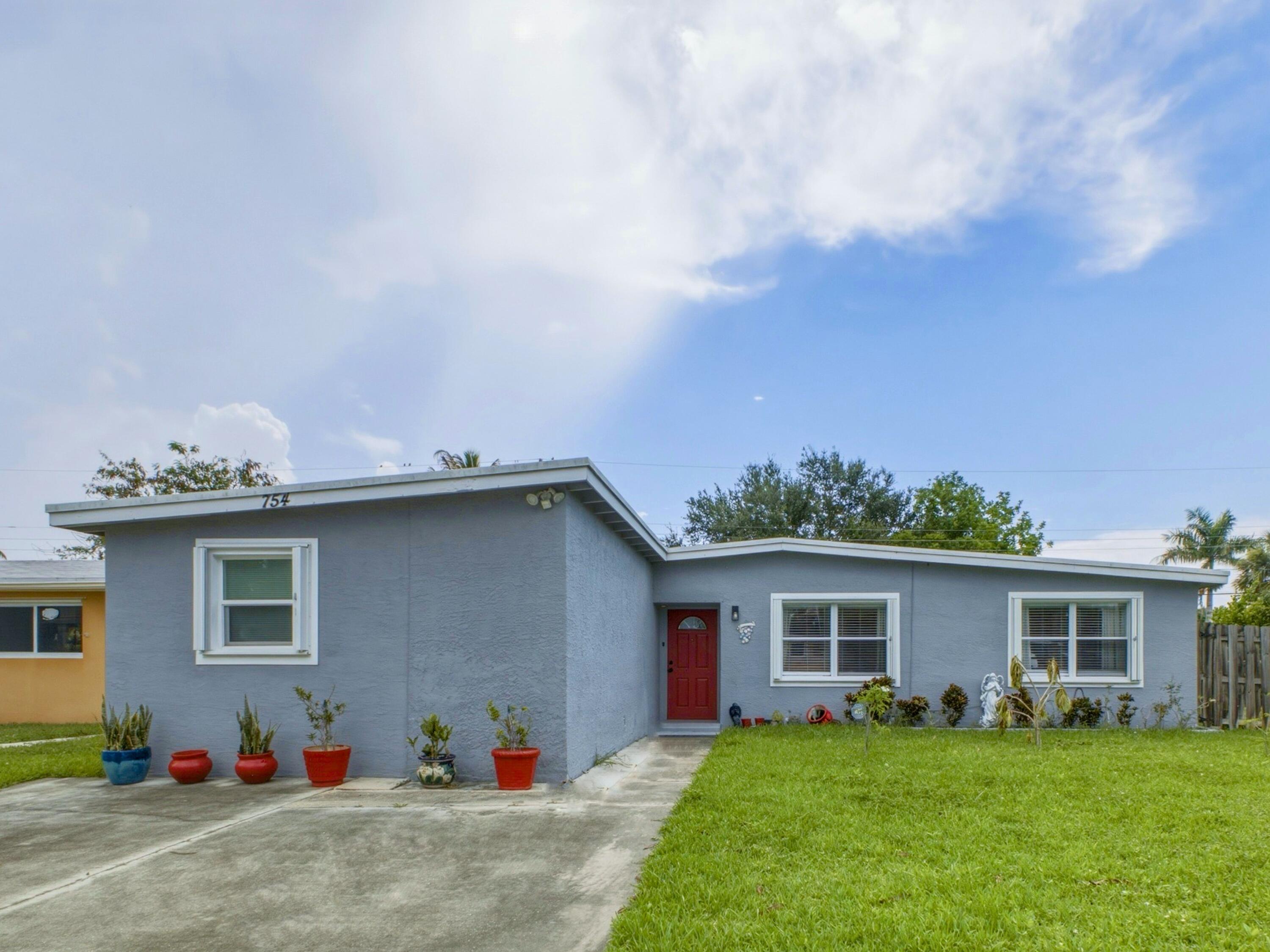 Foto de propiedad en 754 Hibiscus Drive, Royal Palm Beach, FL 33411 Royal Palm Beach con MLS# 