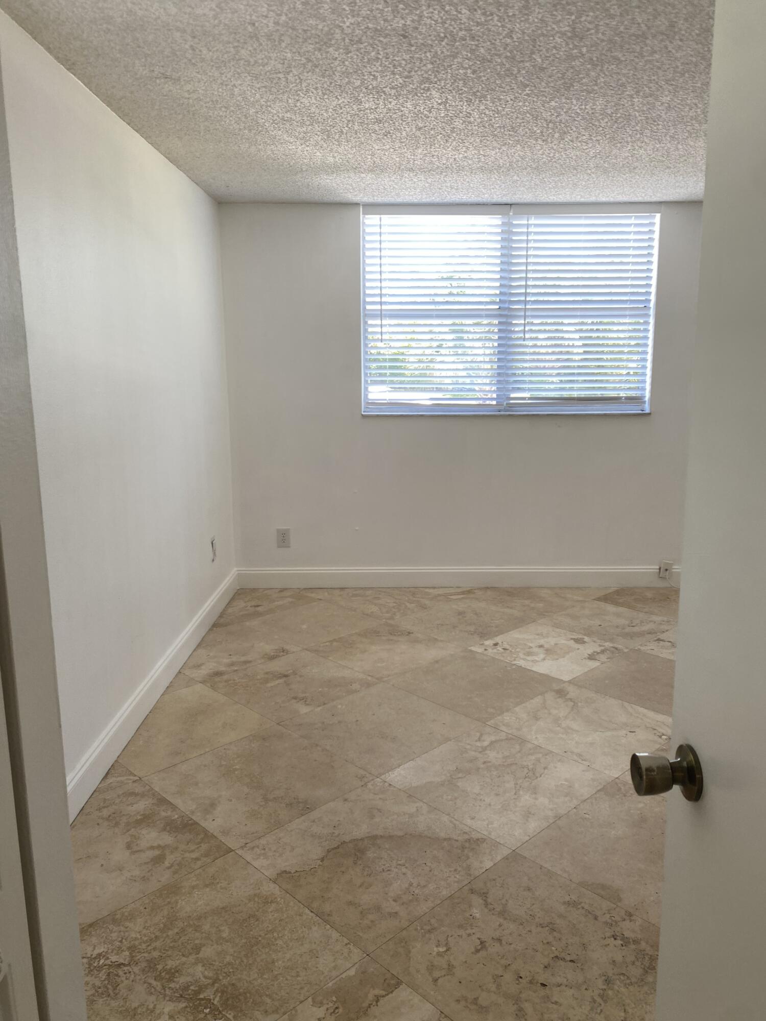 Foto de propiedad en 2840 Somerset Drive 105 M, Lauderdale Lakes, FL 33311 Lauderdale Lakes con MLS# 