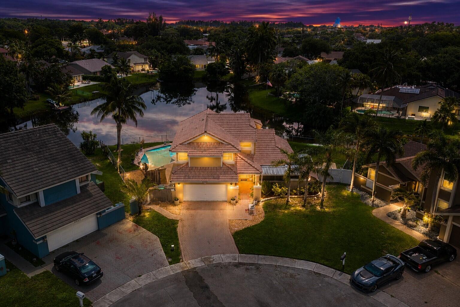 Foto de propiedad en 8740 SW 57th Street, Cooper City, FL 33328 Cooper City con MLS# 