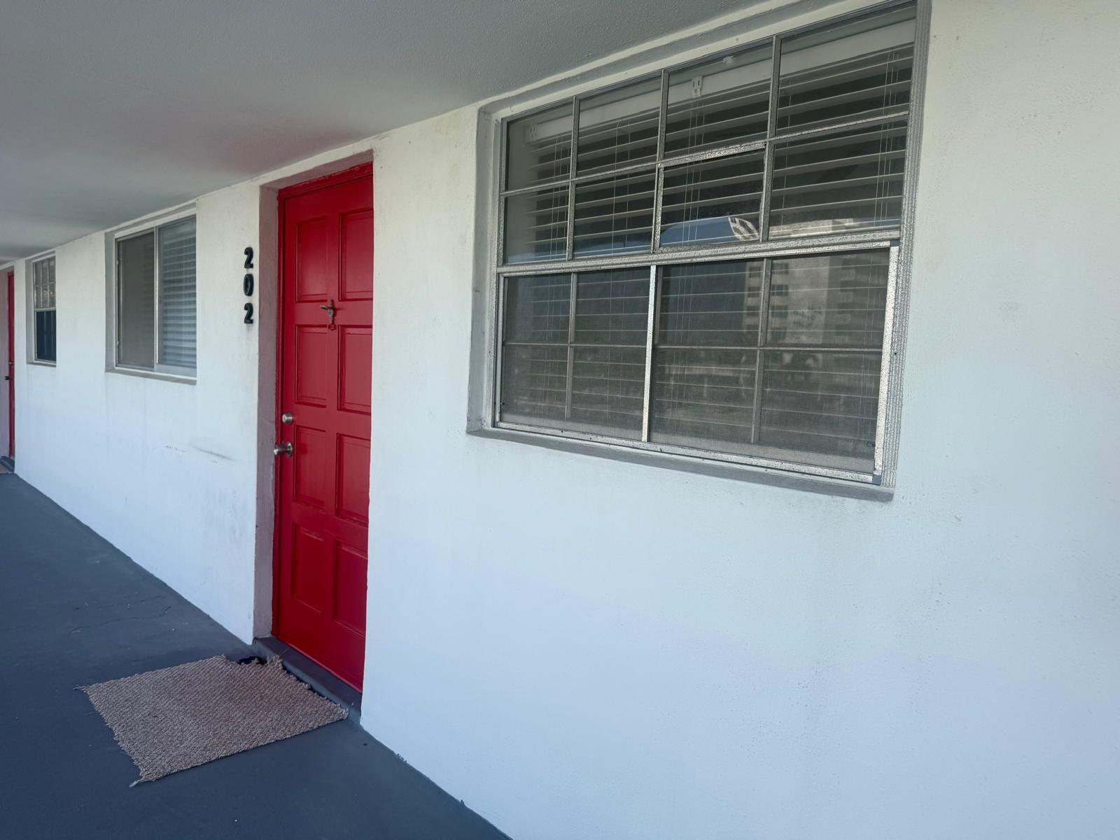 Foto de propiedad en 402 Lake Shore Drive 202, West Palm Beach, FL 33403 West Palm Beach con MLS# 