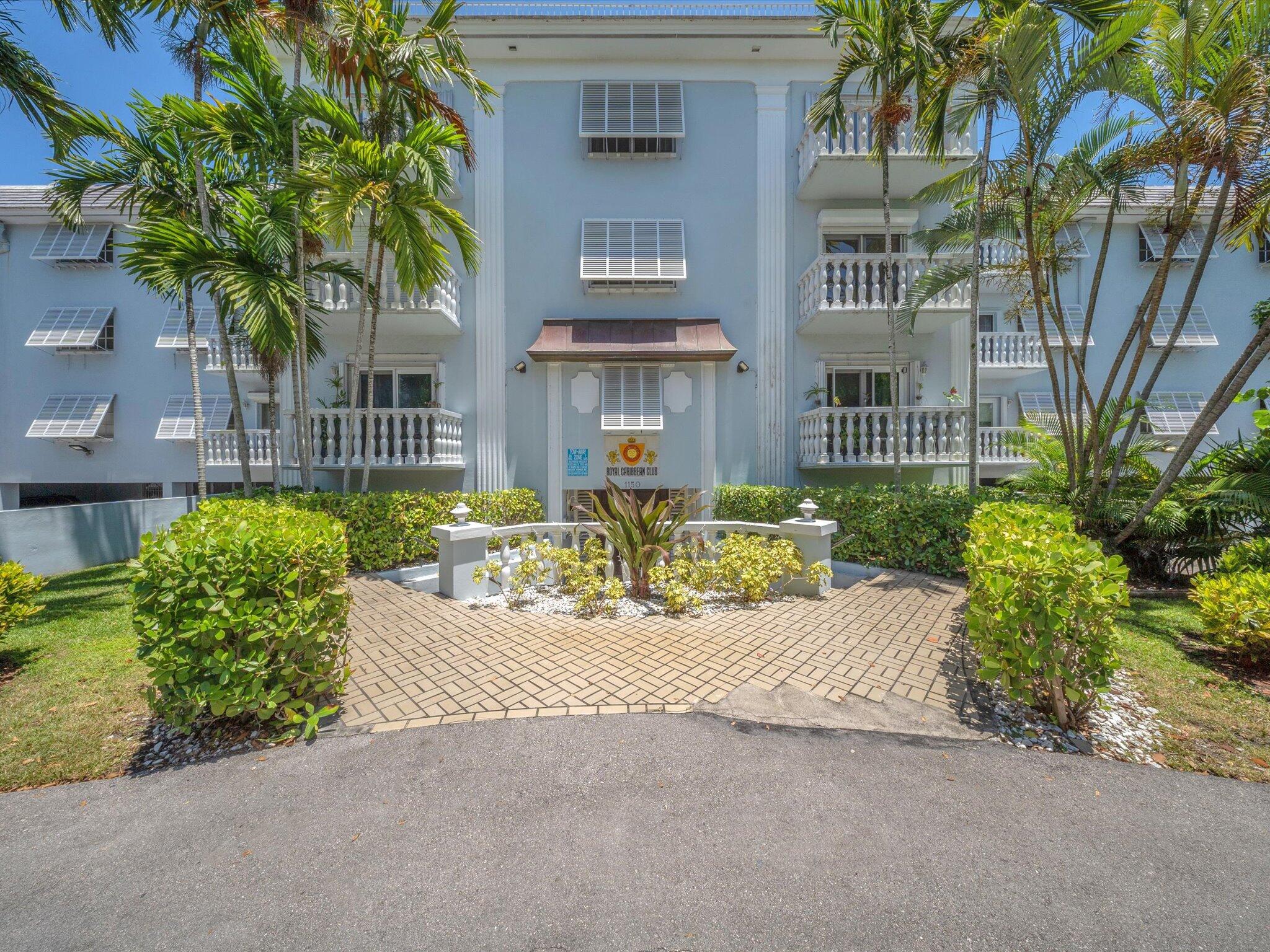 Foto de propiedad en 1150 Madruga Avenue C302, Miami, FL 33146 Miami con MLS# 