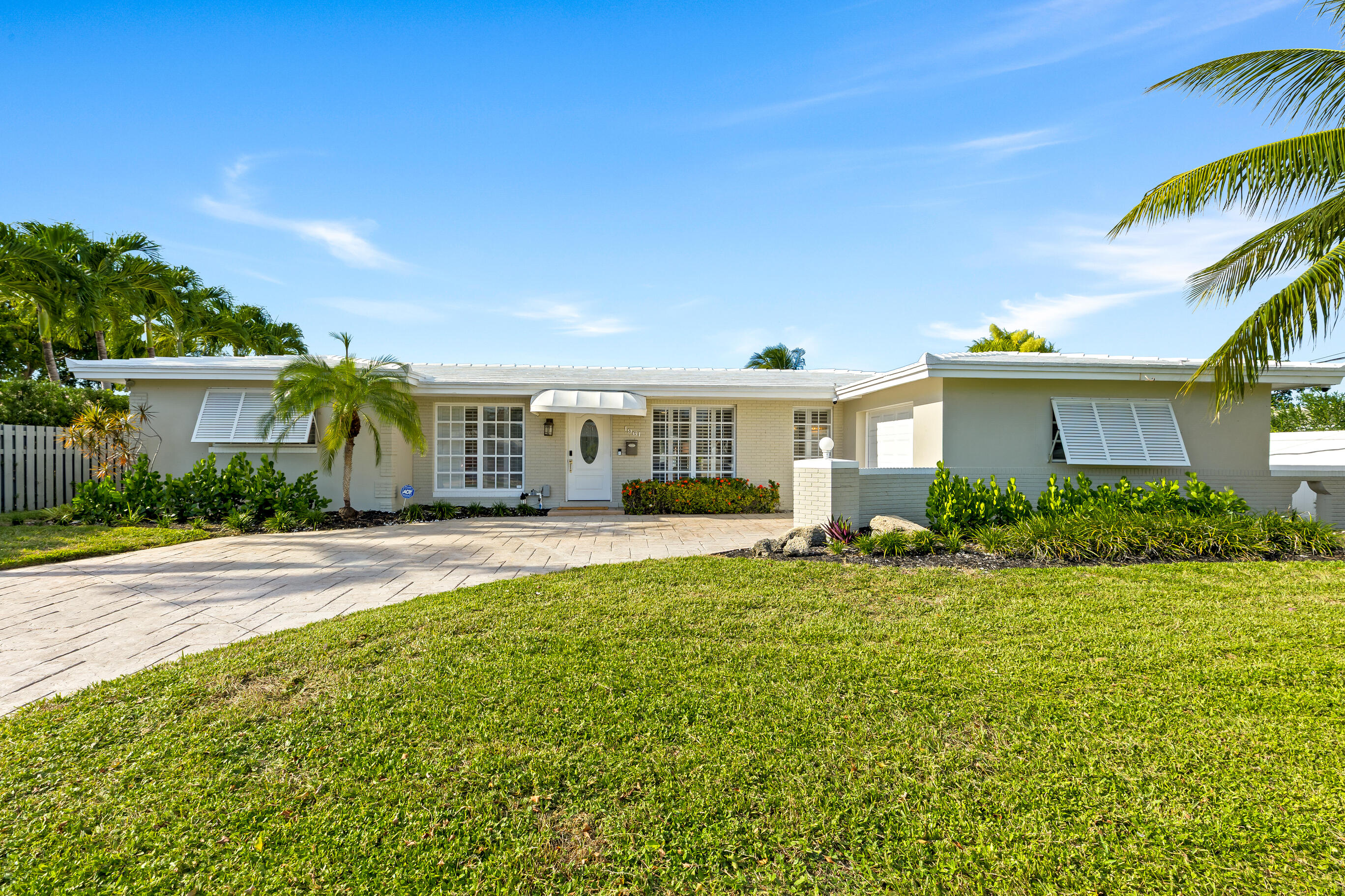 Foto de propiedad en 1961 NE 62nd Court, Fort Lauderdale, FL 33308 Fort Lauderdale con MLS# 