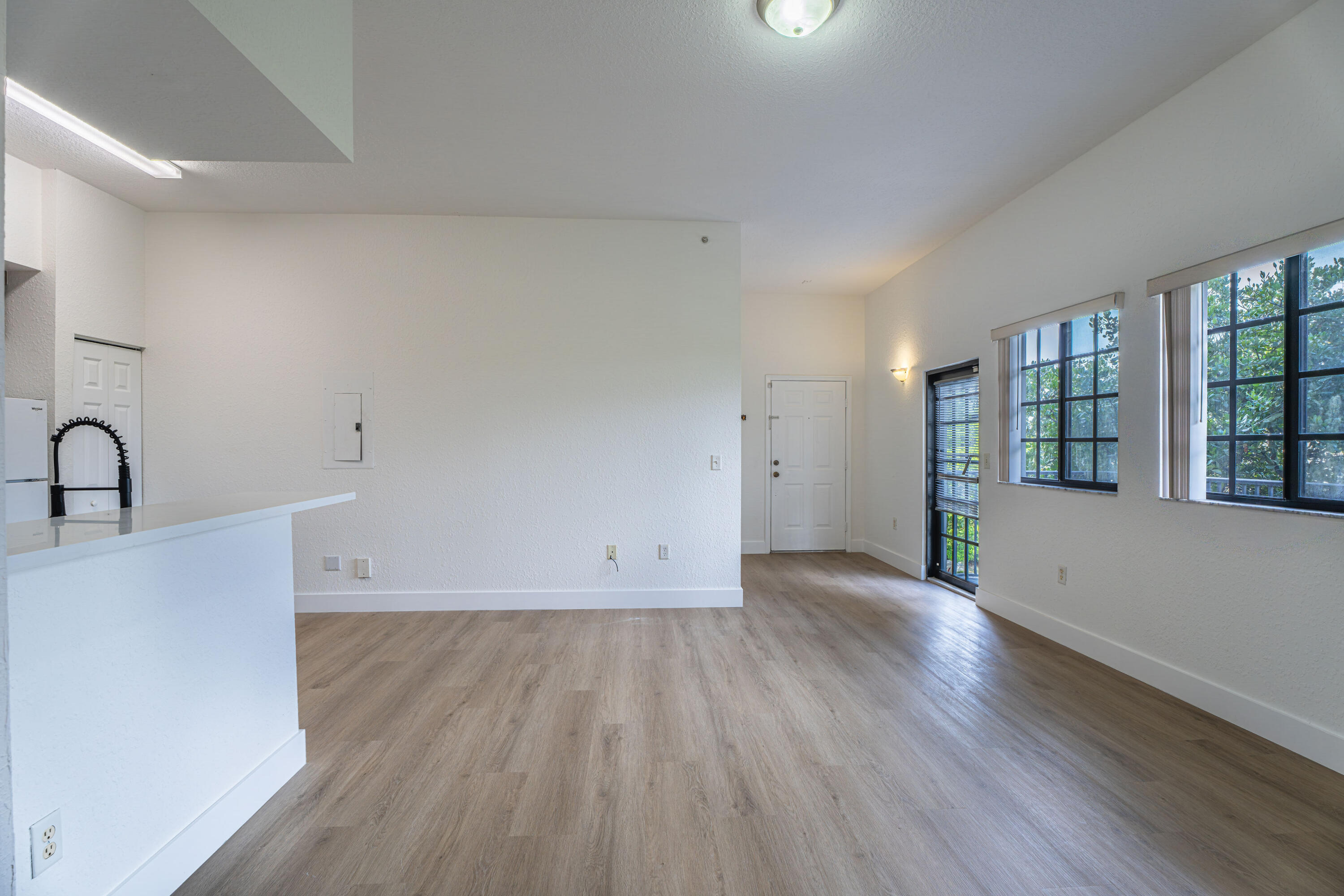 Foto de propiedad en 2801 Riverside Drive 301-s, Coral Springs, FL 33065 Coral Springs con MLS# 