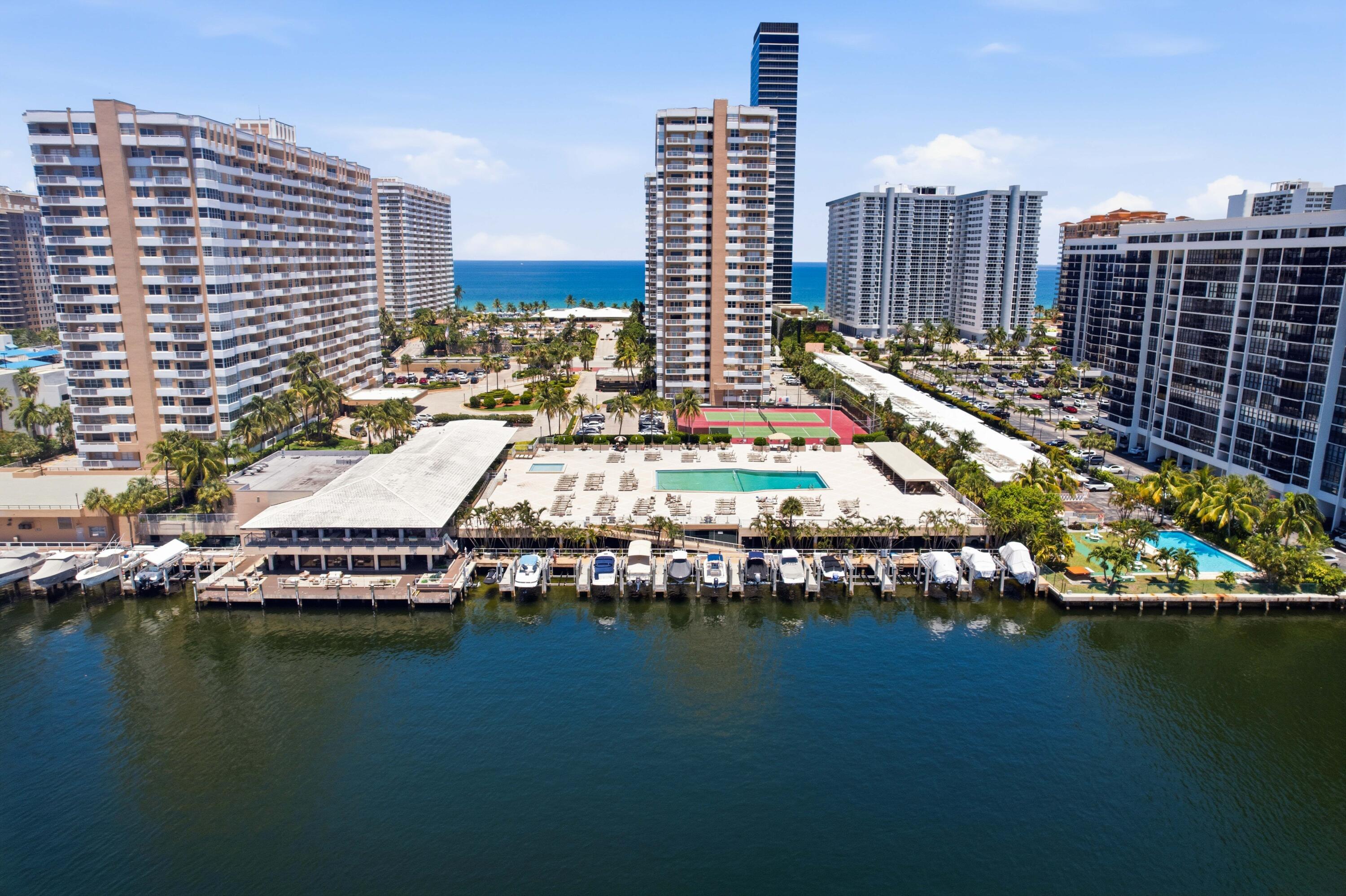 Foto de propiedad en 1985 S Ocean Drive 17d, Hallandale Beach, FL 33009 Hallandale Beach con MLS# 