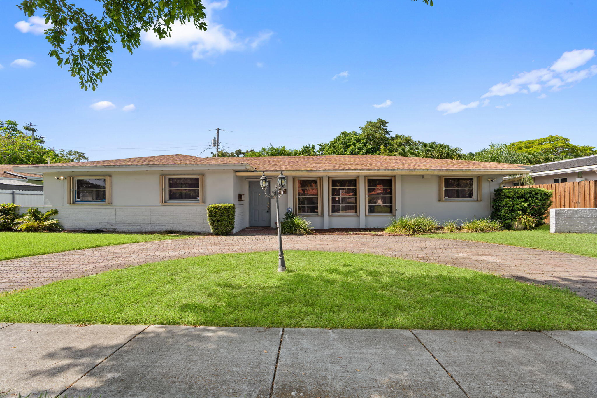 Vendido 2140 NE 206th Street, Miami, FL 33179, Miami, FL 33179