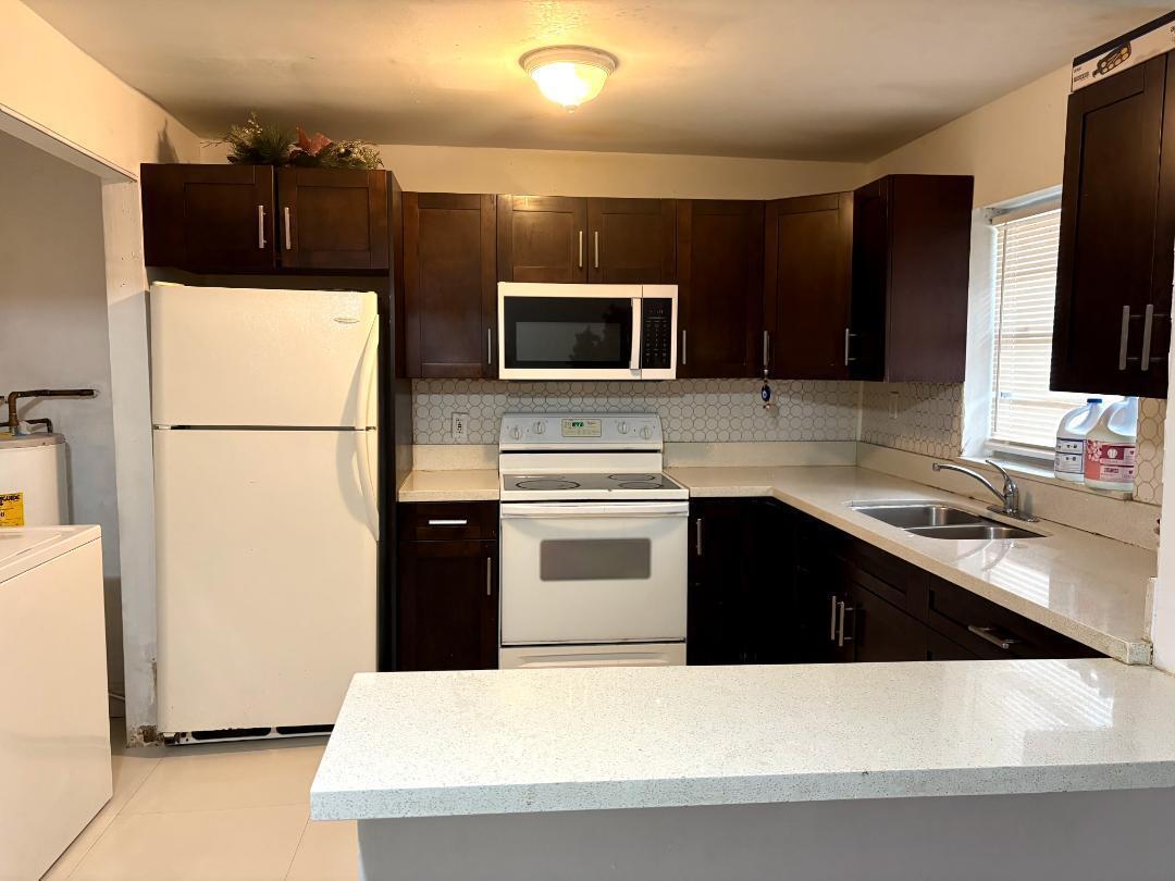 Foto de propiedad en 2400 NW 21st Street 3, Fort Lauderdale, FL 33311 Fort Lauderdale con MLS# 