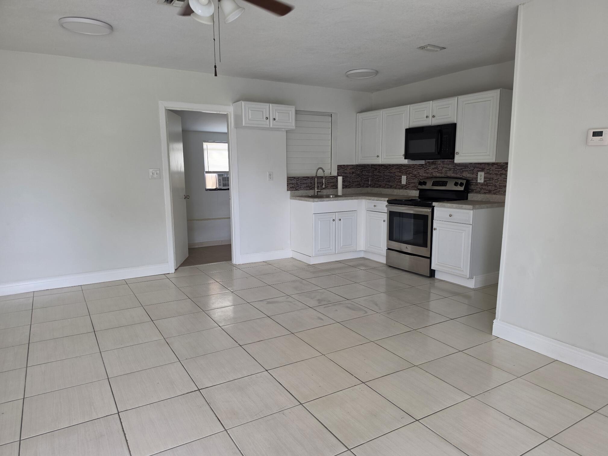 Foto de propiedad en 3110 Avenue F, West Palm Beach, FL 33404 West Palm Beach con MLS# 