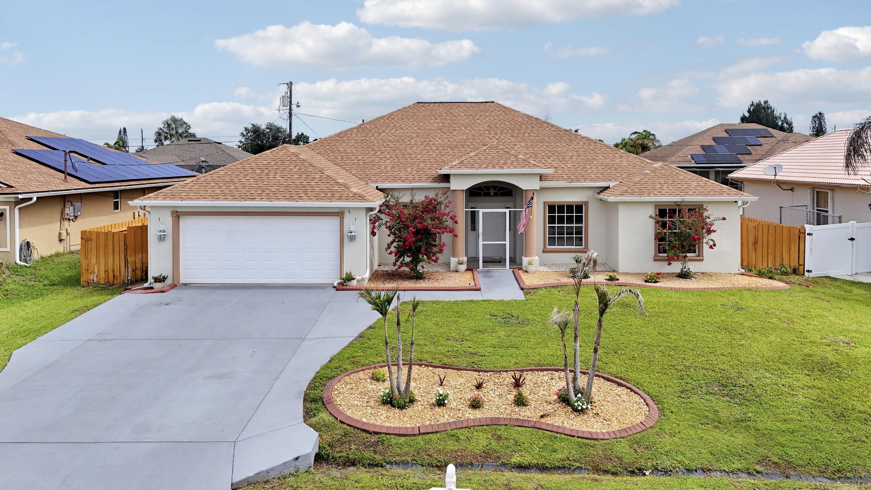 Foto de propiedad en 611 SW Saragossa Avenue, FL 34953 Port St. Lucie con MLS# 