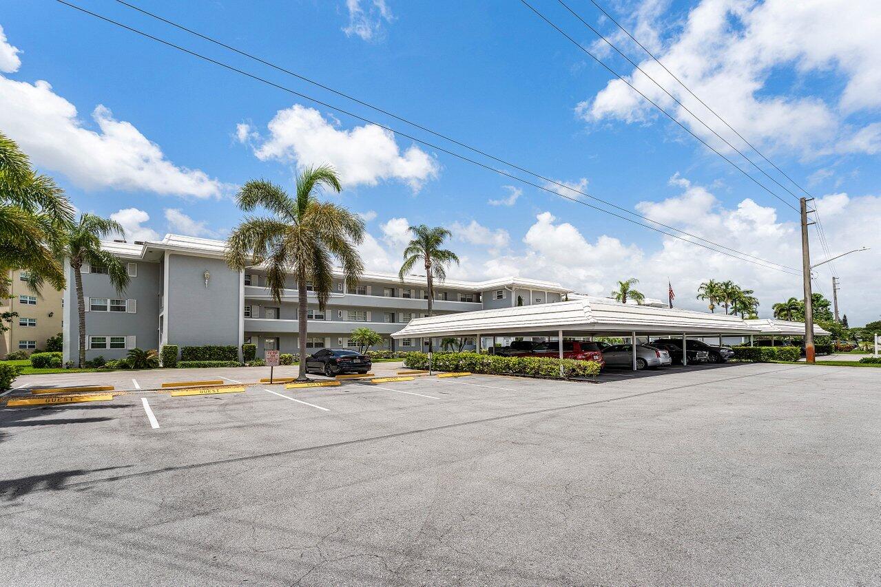 Foto de propiedad en 157 Atlantis Boulevard 301, Atlantis, FL 33462 Atlantis con MLS# 