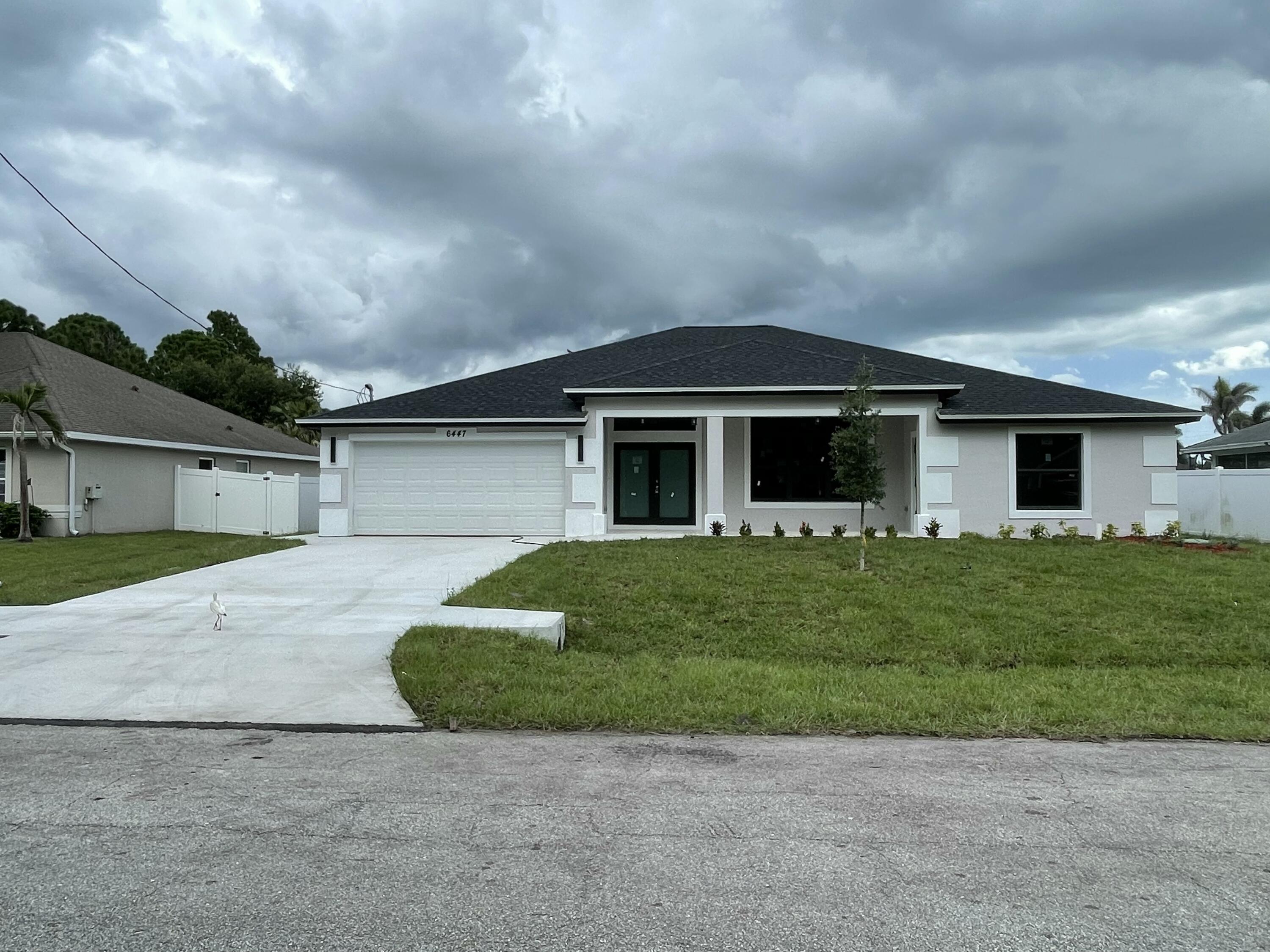 Foto de propiedad en 6447 NW Fontana Street, Port St. Lucie, FL 34986 Port St. Lucie con MLS# 
