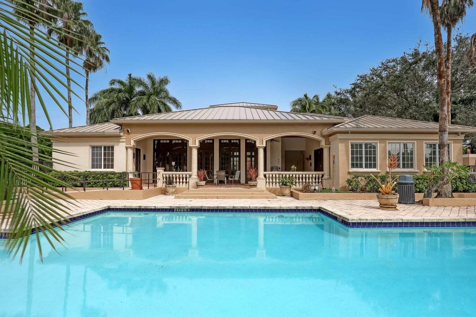 Foto de propiedad en 1400 S Crestwood Court S 1407, Royal Palm Beach, FL 33411 Royal Palm Beach con MLS# 