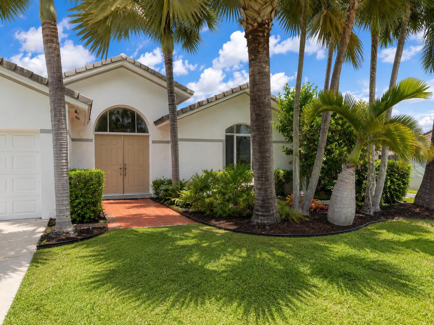 Foto de propiedad en 17202 SW 149th Place, Miami, FL 33187 Miami con MLS# 