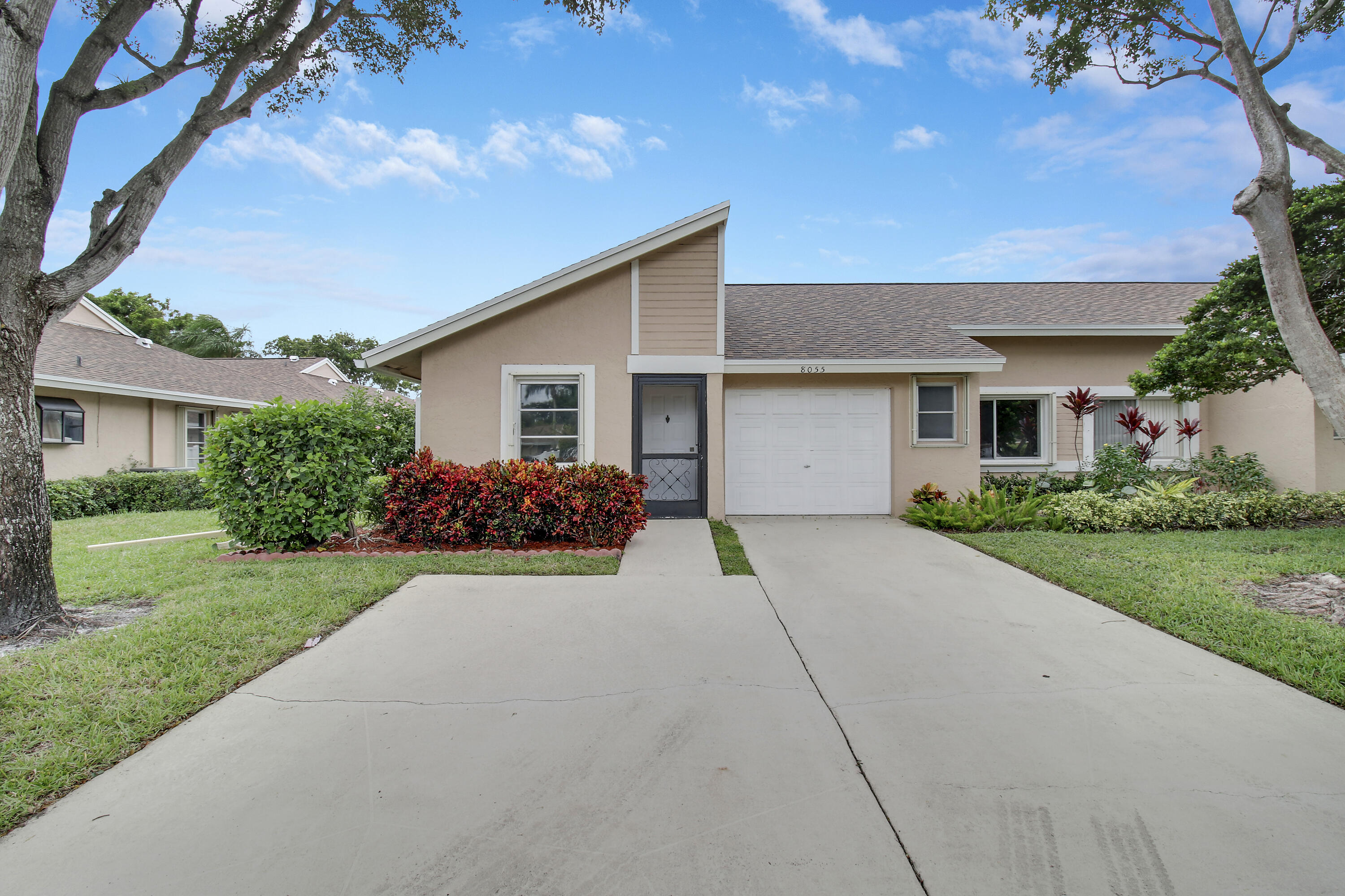 Foto de propiedad en 8055 Sweetbriar Way, Boca Raton, FL 33496 Boca Raton con MLS# 