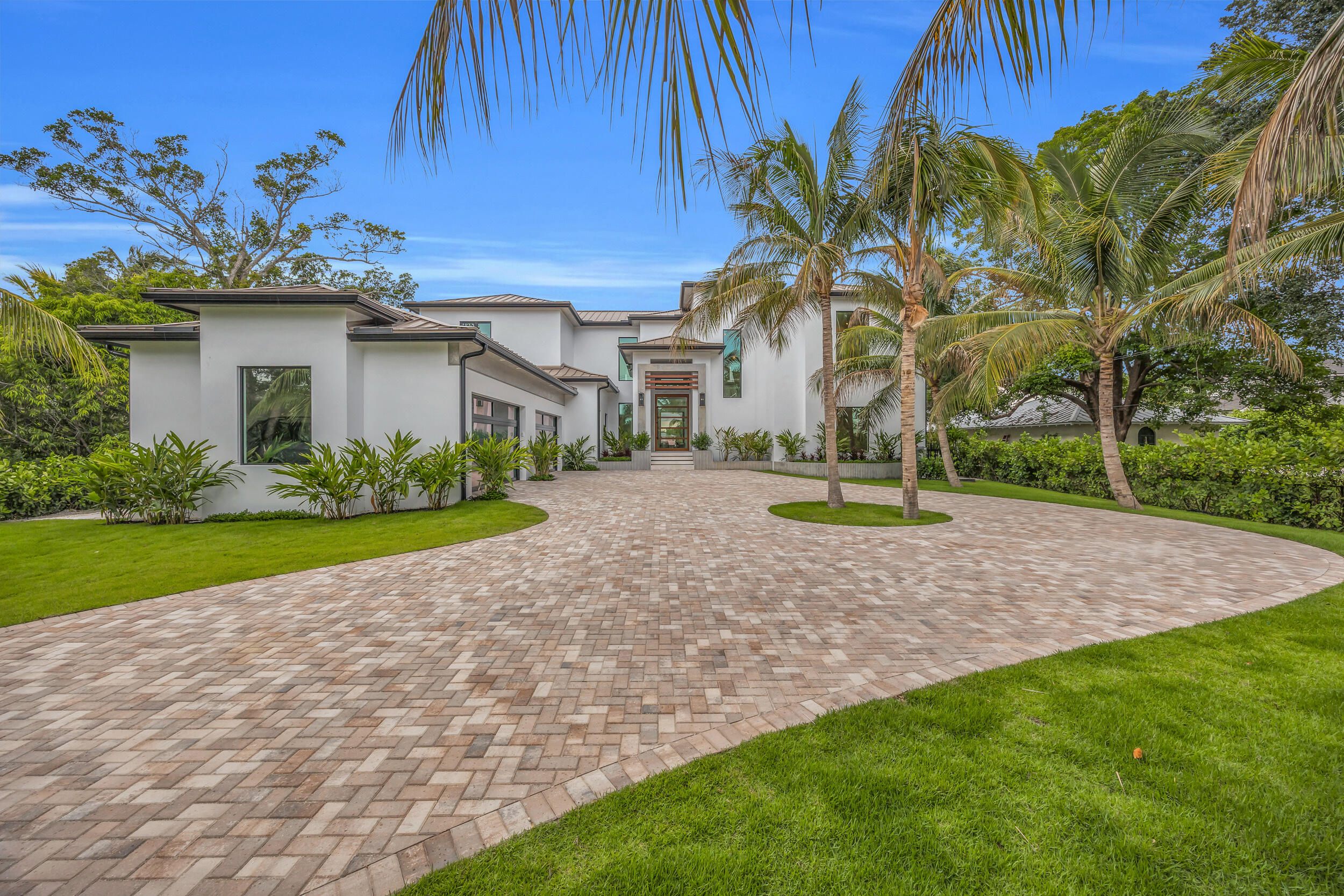 Foto de propiedad en 19175 W Riverside Drive, Tequesta, FL 33469 Tequesta con MLS# 