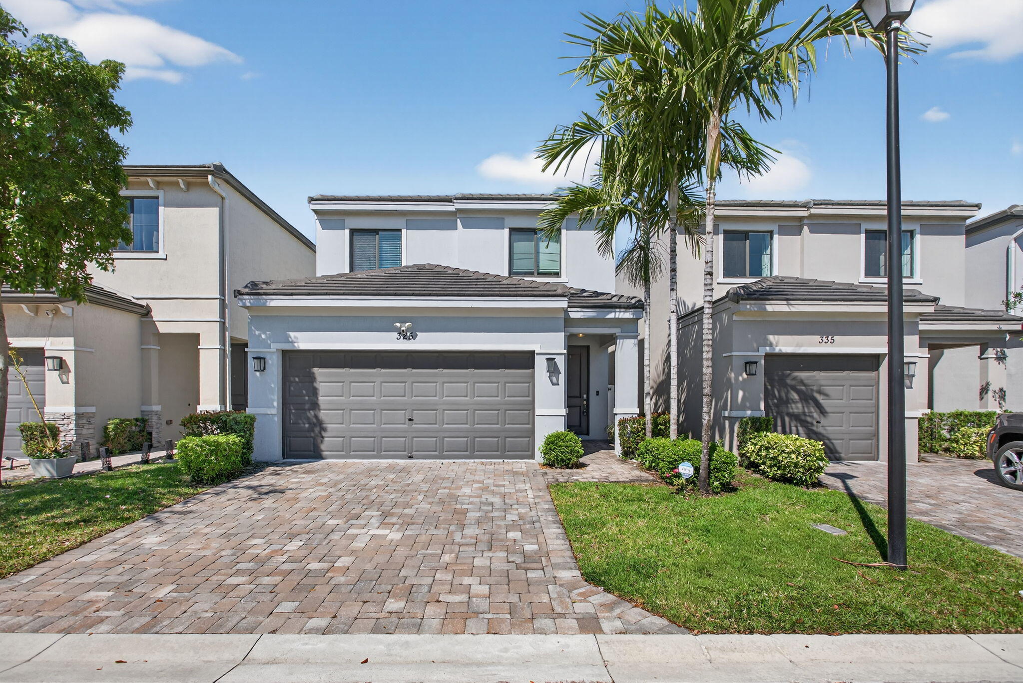 Foto de propiedad en 325 NW 33rd Lane, Pompano Beach, FL 33069 Pompano Beach con MLS# 