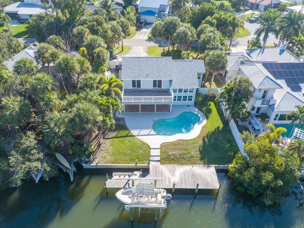 Foto de propiedad en 721 Shore Drive, Vero Beach, FL 32963 Vero Beach con MLS# 