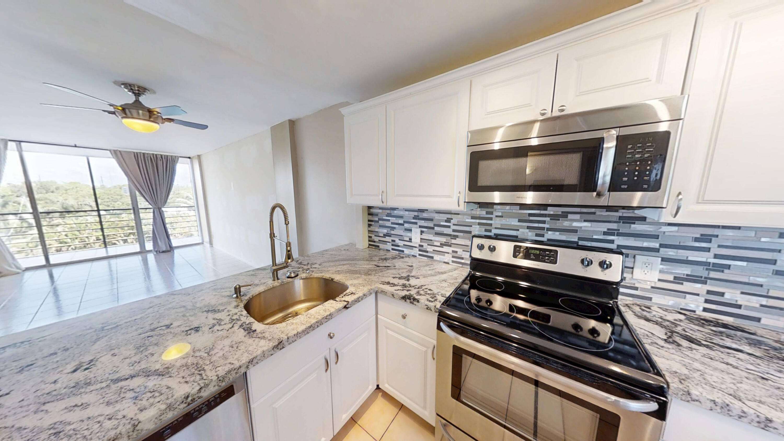 Foto de propiedad en 108 Royal Park Drive Unit 4E, Oakland Park, FL 33309 Oakland Park con MLS# 