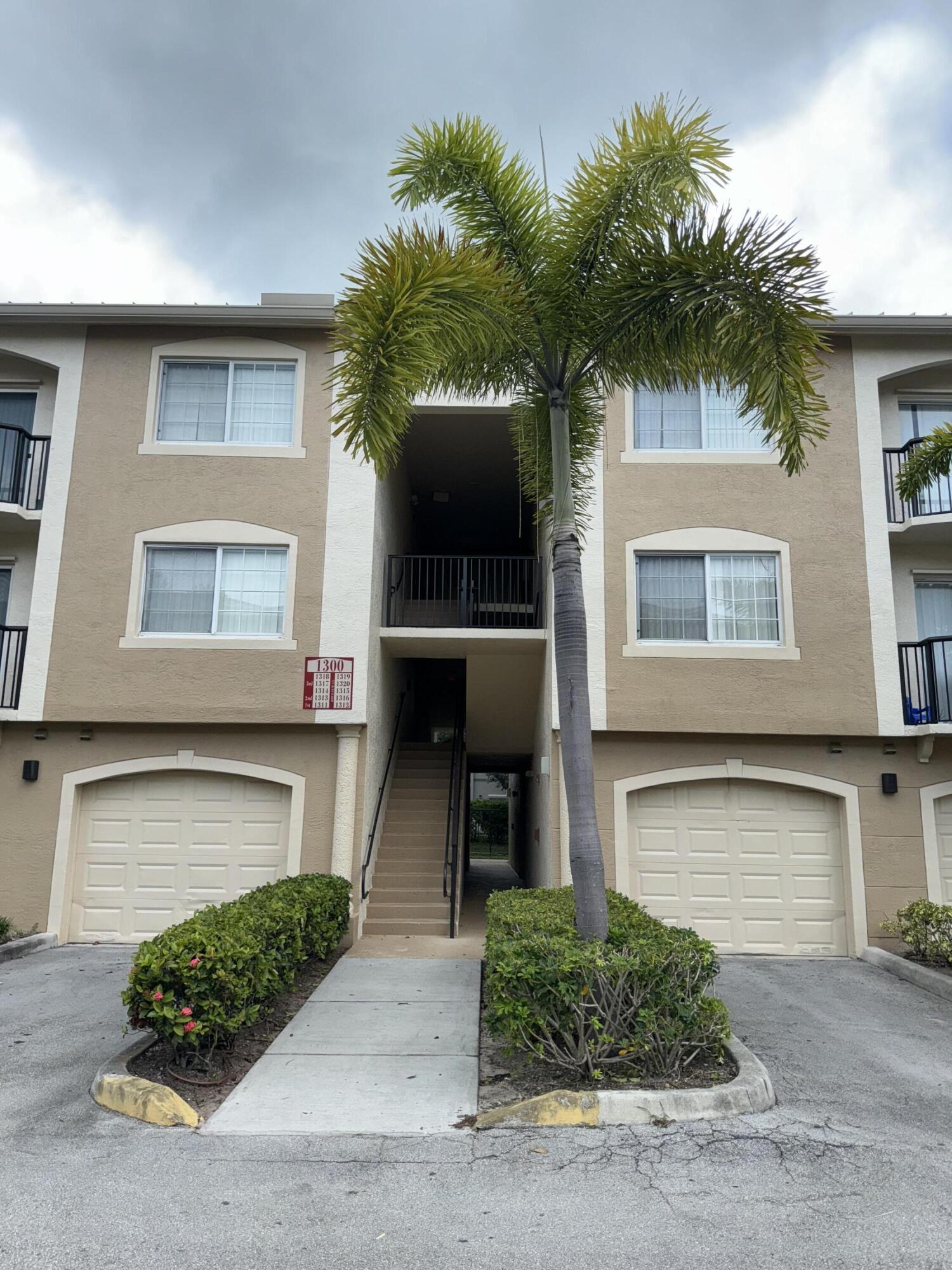 Foto de propiedad en 1300 Crestwood Drive 1309, Royal Palm Beach, FL 33411 Royal Palm Beach con MLS# 